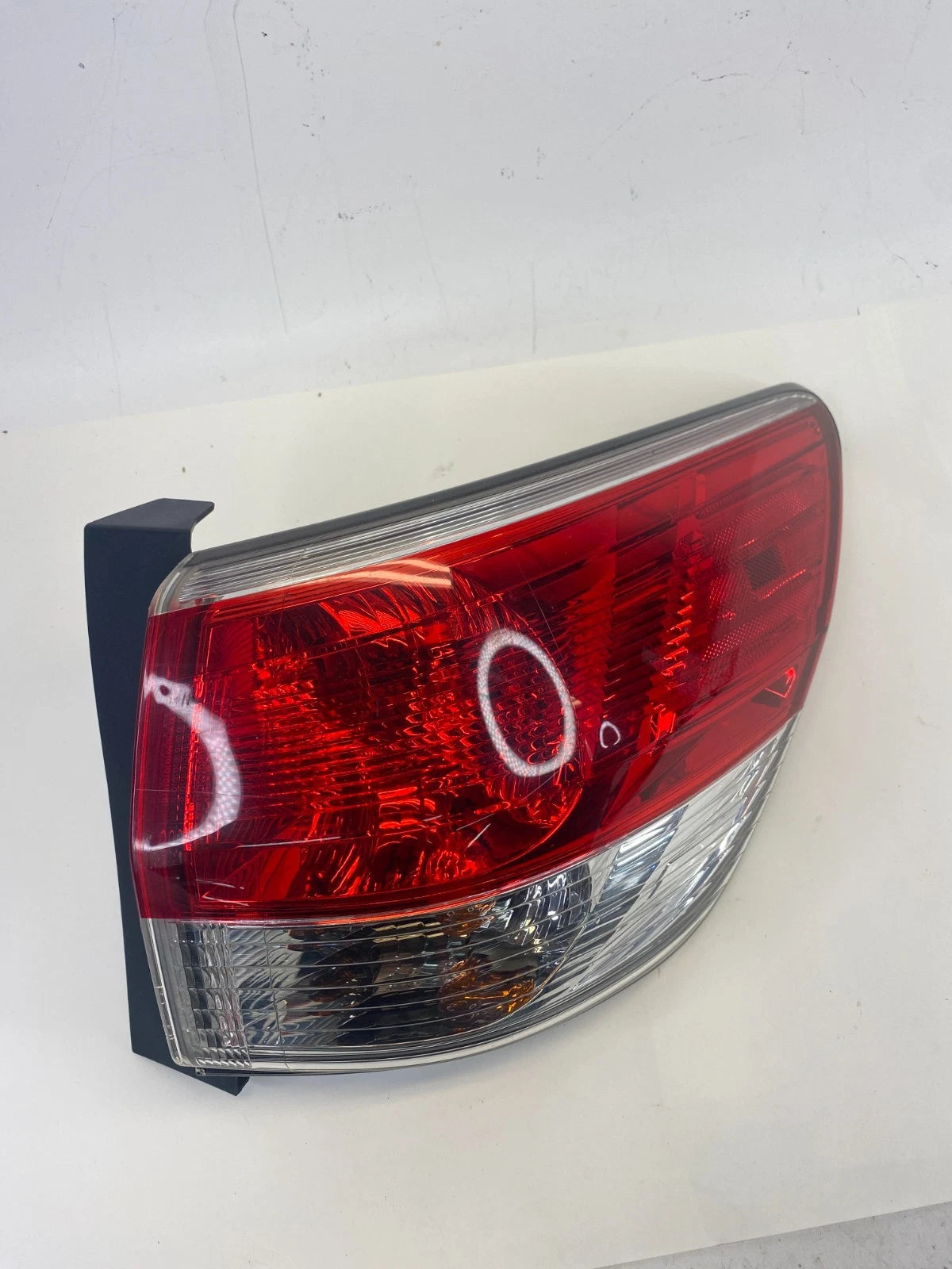 2013-2016 NISSAN PATHFINDER RIGHT PASSENGER OUTER QUARTER TAIL LIGHT LAMP OEM