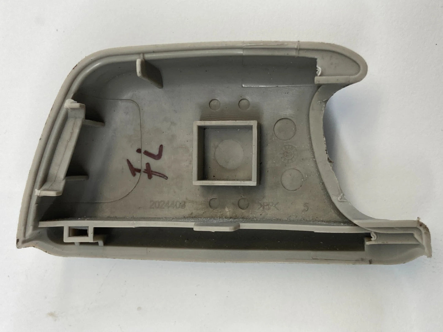 2007 CHRYSLER 300 FRONT LEFT SIDE SEAT BELT TURNING LOOP COVER TRIM 2024408 OEM