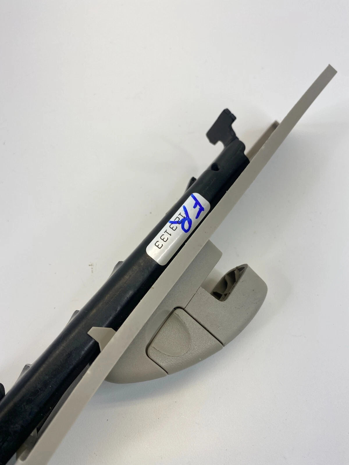 2011-2013 FORD FIESTA FRONT RIGHT PASSENGER SEAT BELT HEIGHT ADJUSTER 34062335B