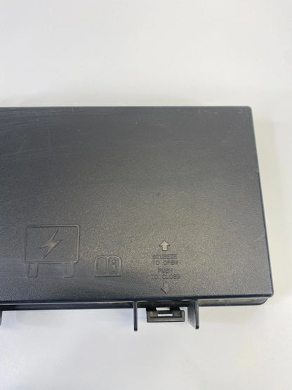 2011-2013 CHRYSLER TOWN & COUNTRY FUSE RELAY BOX BATTERY COVER LID R62337-001