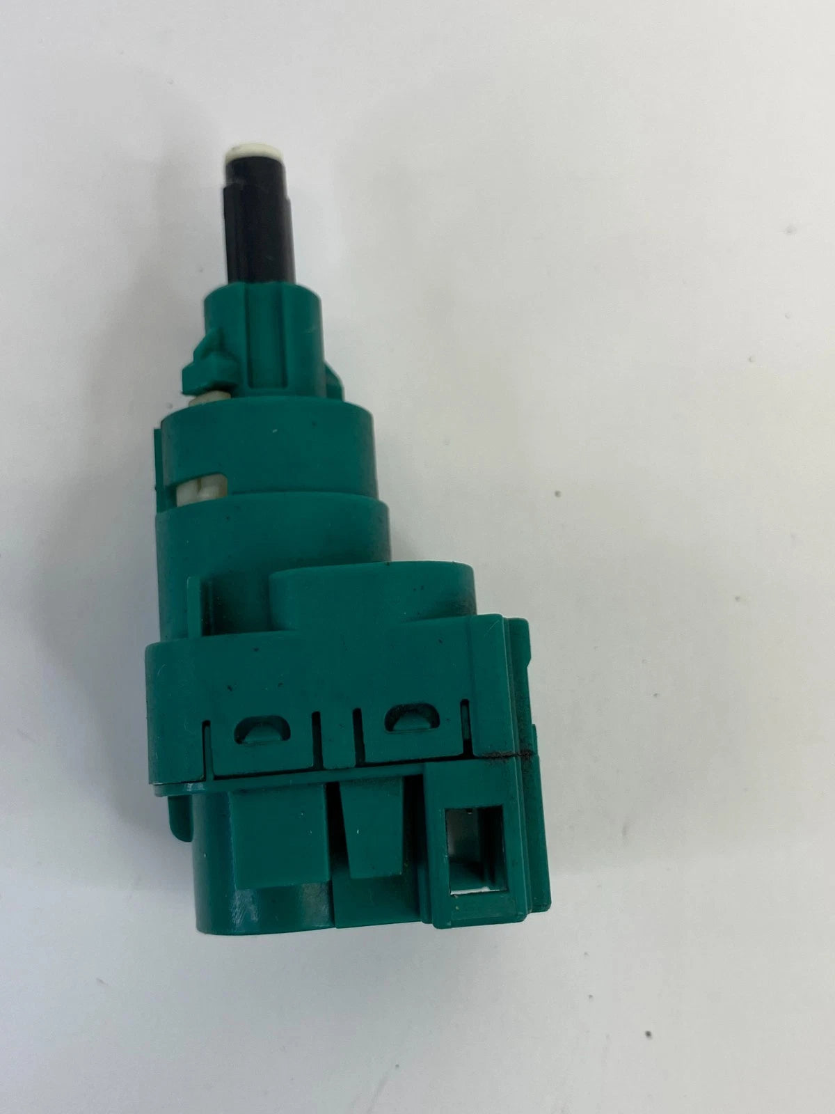 1998-2001 VOLKSWAGEN NEW BEETLE BRAKE LIGHT STOP SWITCH 1C0945511A OEM