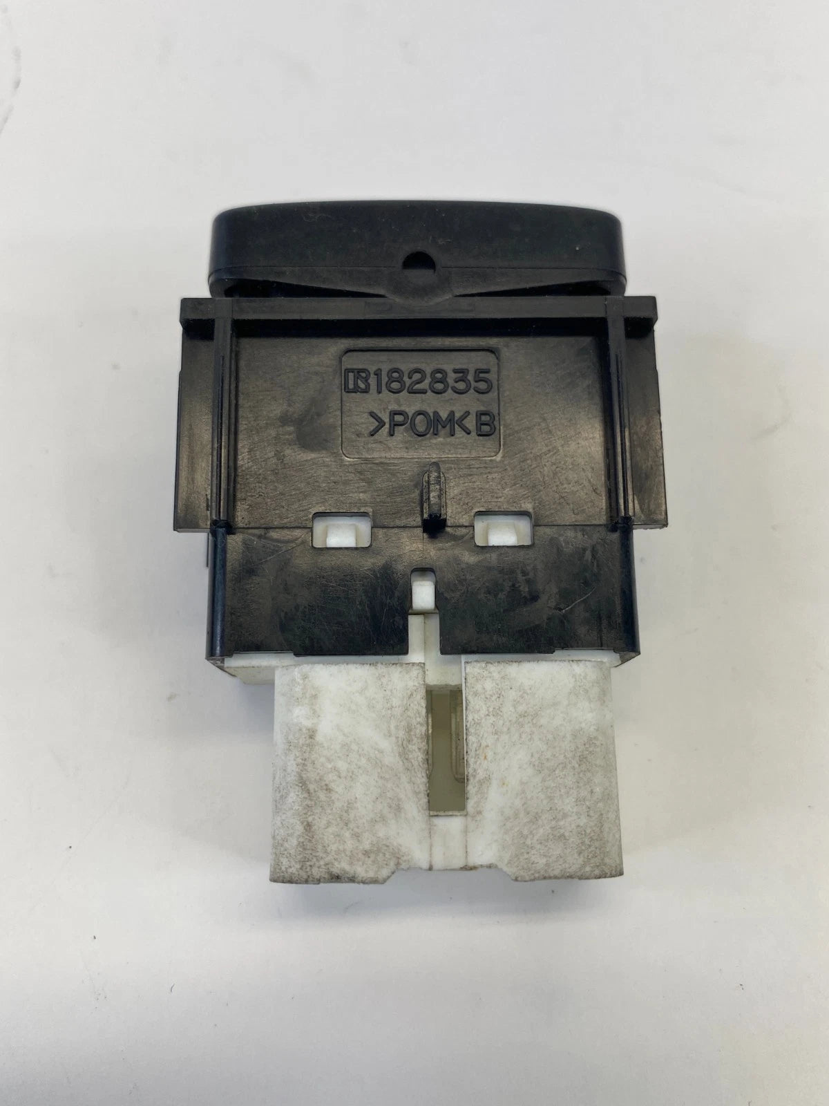 2004-2010 TOYOTA SIENNA FRONT DASH REAR VENT WINDOW SWITCH BUTTON 182835 OEM