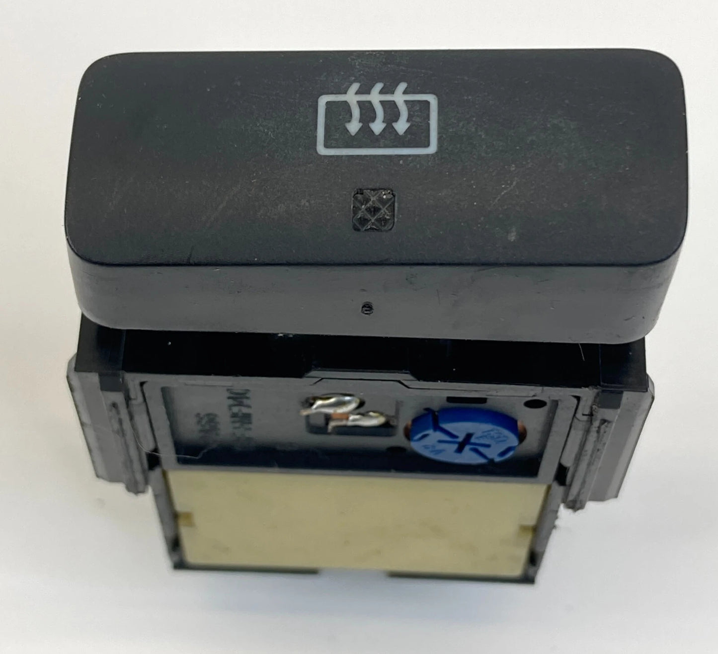 2003-2008 TOYOTA COROLLA REAR WINDSHIELD DEFROSTER CONTROL SWITCH 15A410 OEM