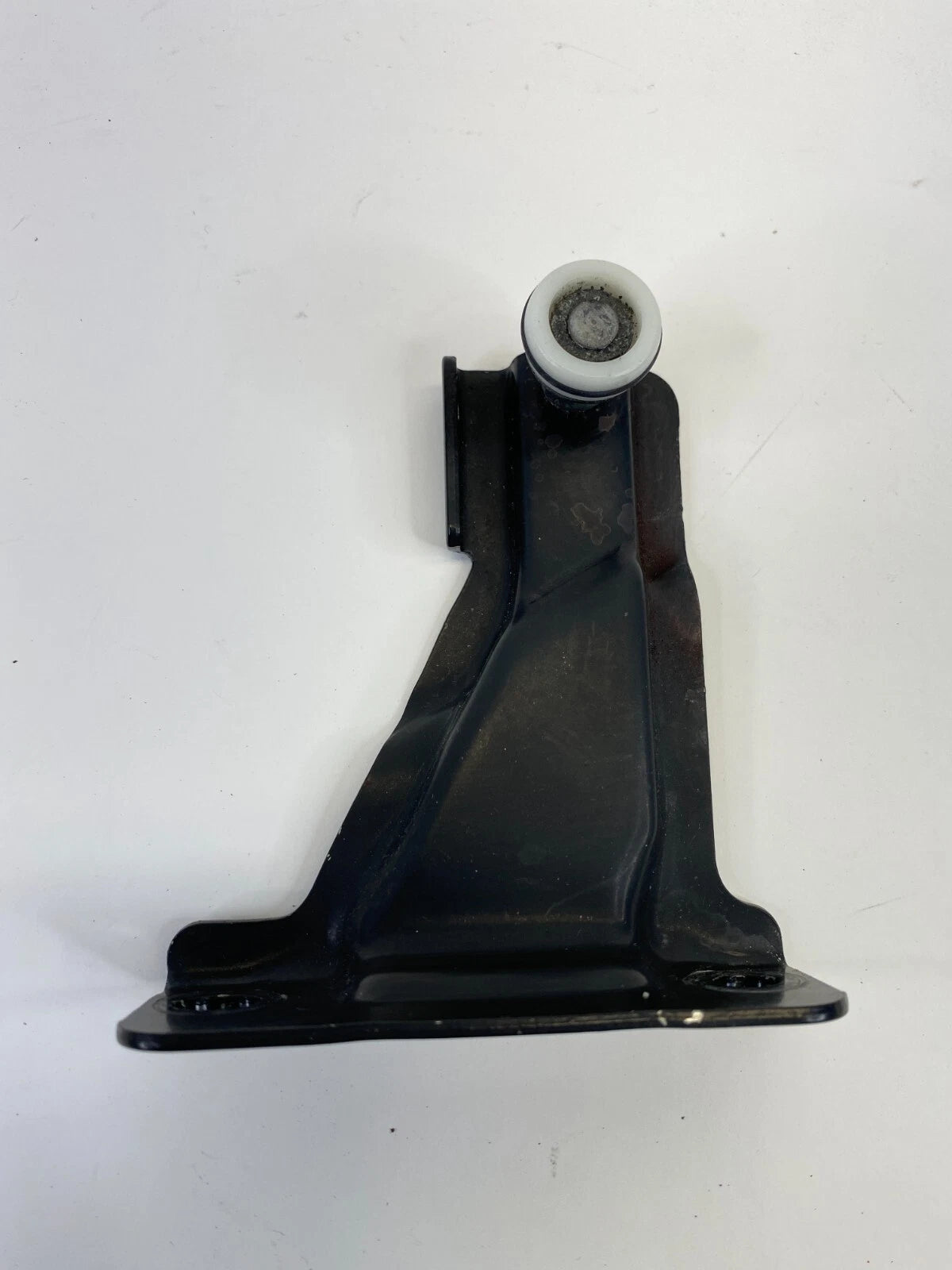 2005-2010 HONDA ODYSSEY REAR RIGHT SLIDING DOOR UPPER ROLLER BRACKET OEM