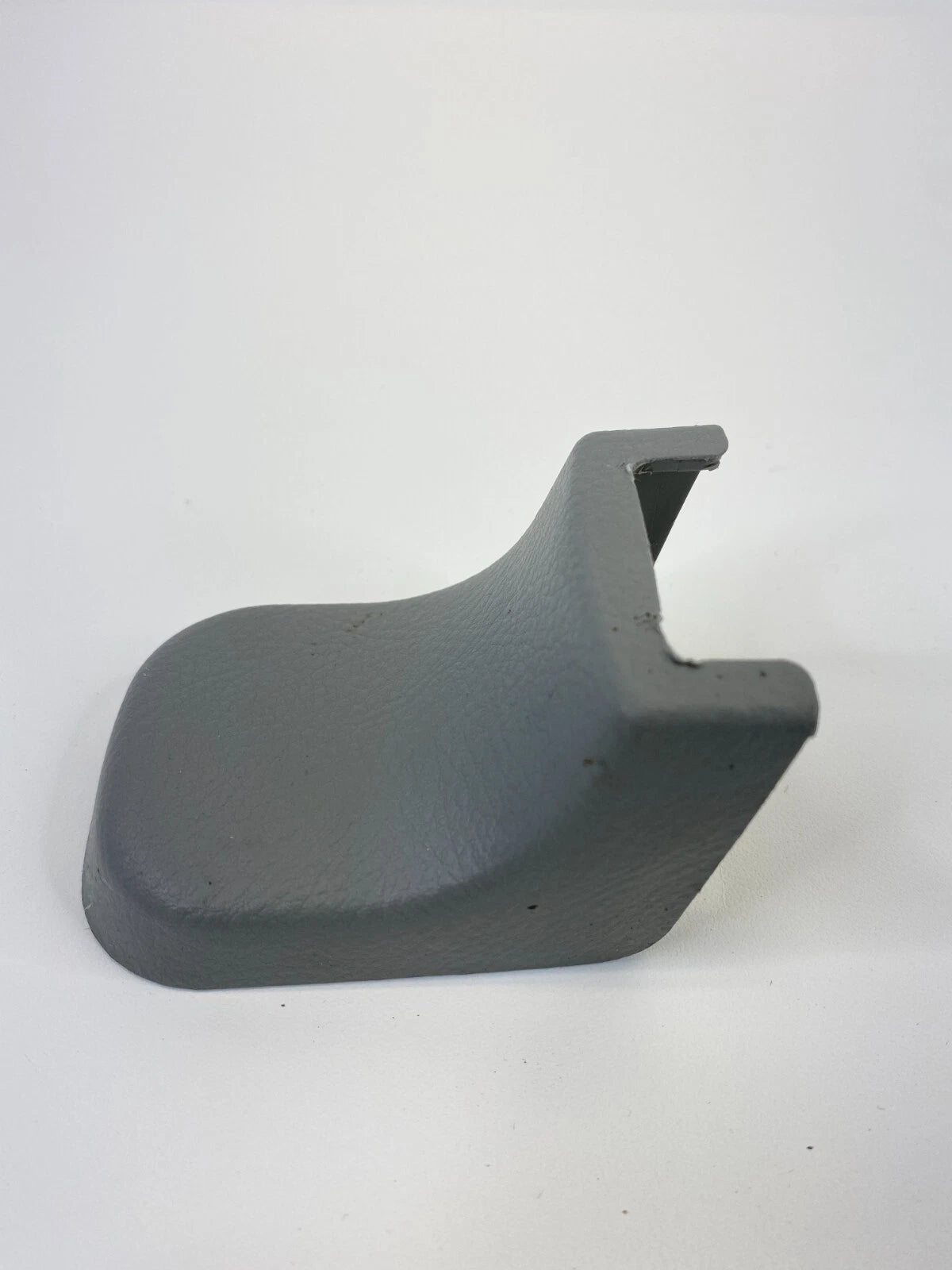 07 08 09 HYUNDAI SANTA FE RIGHT SEAT RAIL TRACK END COVER TRIM 88098-2B000 OEM