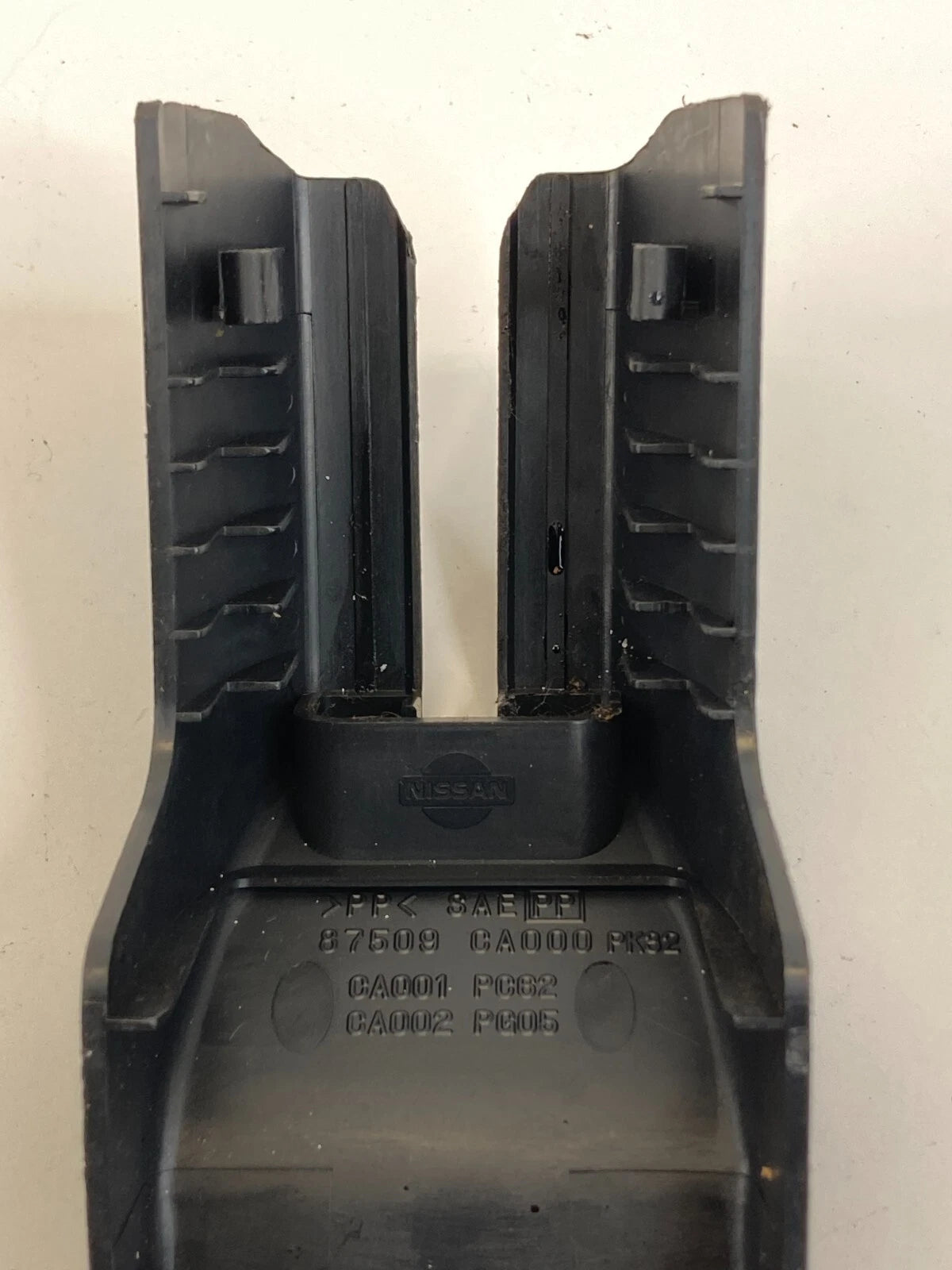 2003-2007 NISSAN MURANO REAR SEAT RIGHT SIDE RAIL TRACK COVER TRIM 87509-CA000