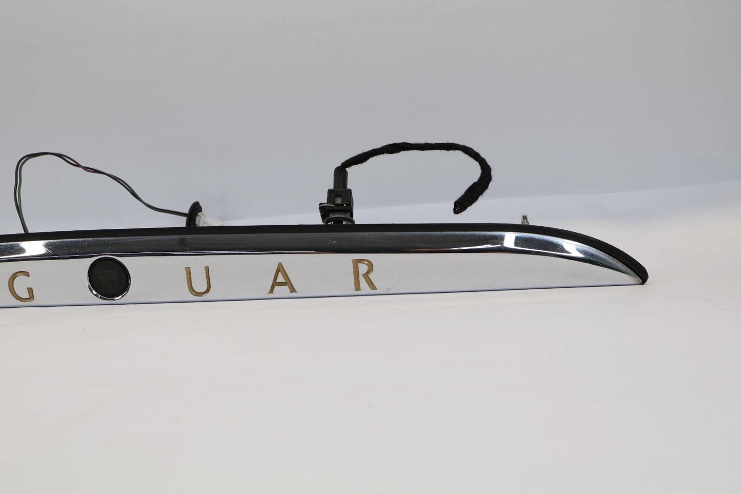 2000-2004 JAGUAR S-TYPE REAR TAILGATE TRUNK HANDLE W/ LICENSE PLATE LIGHTS OEM