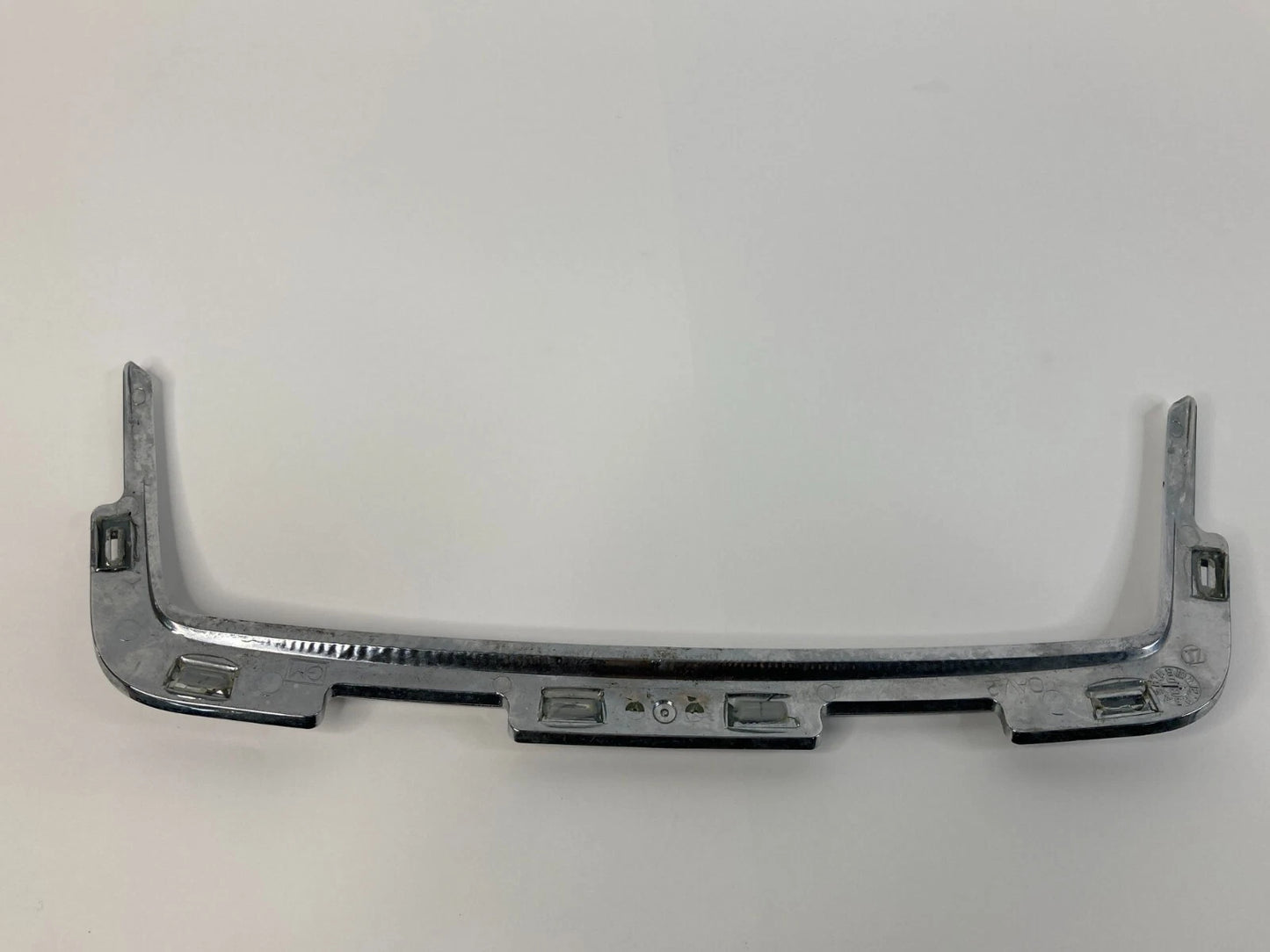 2008-2012 CHEVROLET MALIBU CENTER DASH AIR VENT TRIM BEZEL OEM