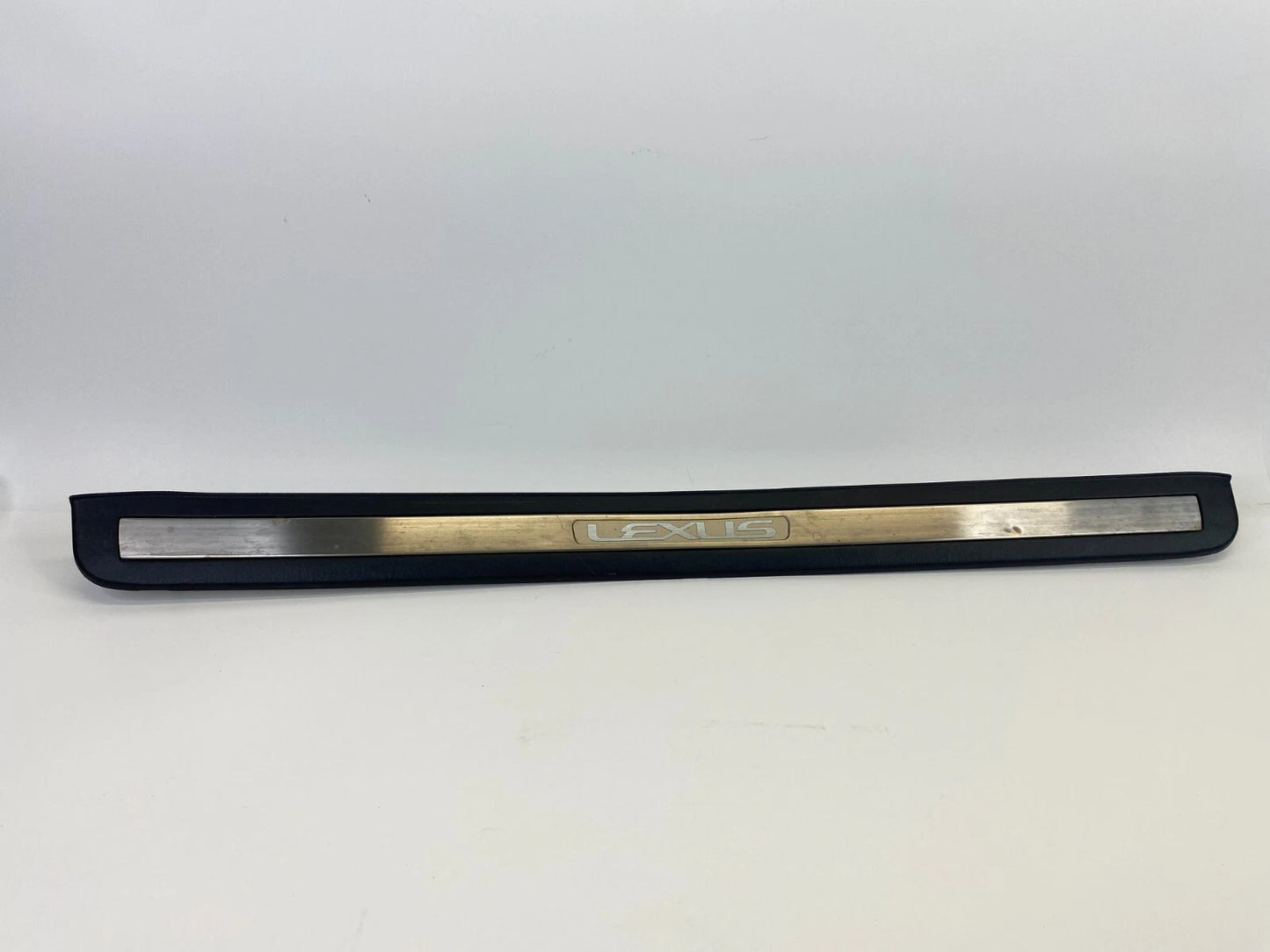 1998-2005 LEXUS GS300 FRONT RIGHT DOOR SILL SCUFF PLATE MOULDING TRIM 6791130090
