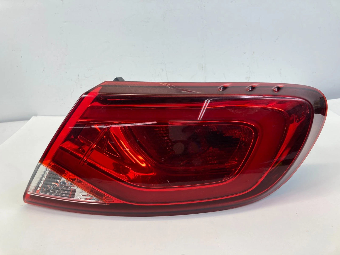 2015-2017 CHRYSLER 200 REAR RIGHT PASSENGER SIDE TAIL LIGHT LAMP 68110362AA OEM