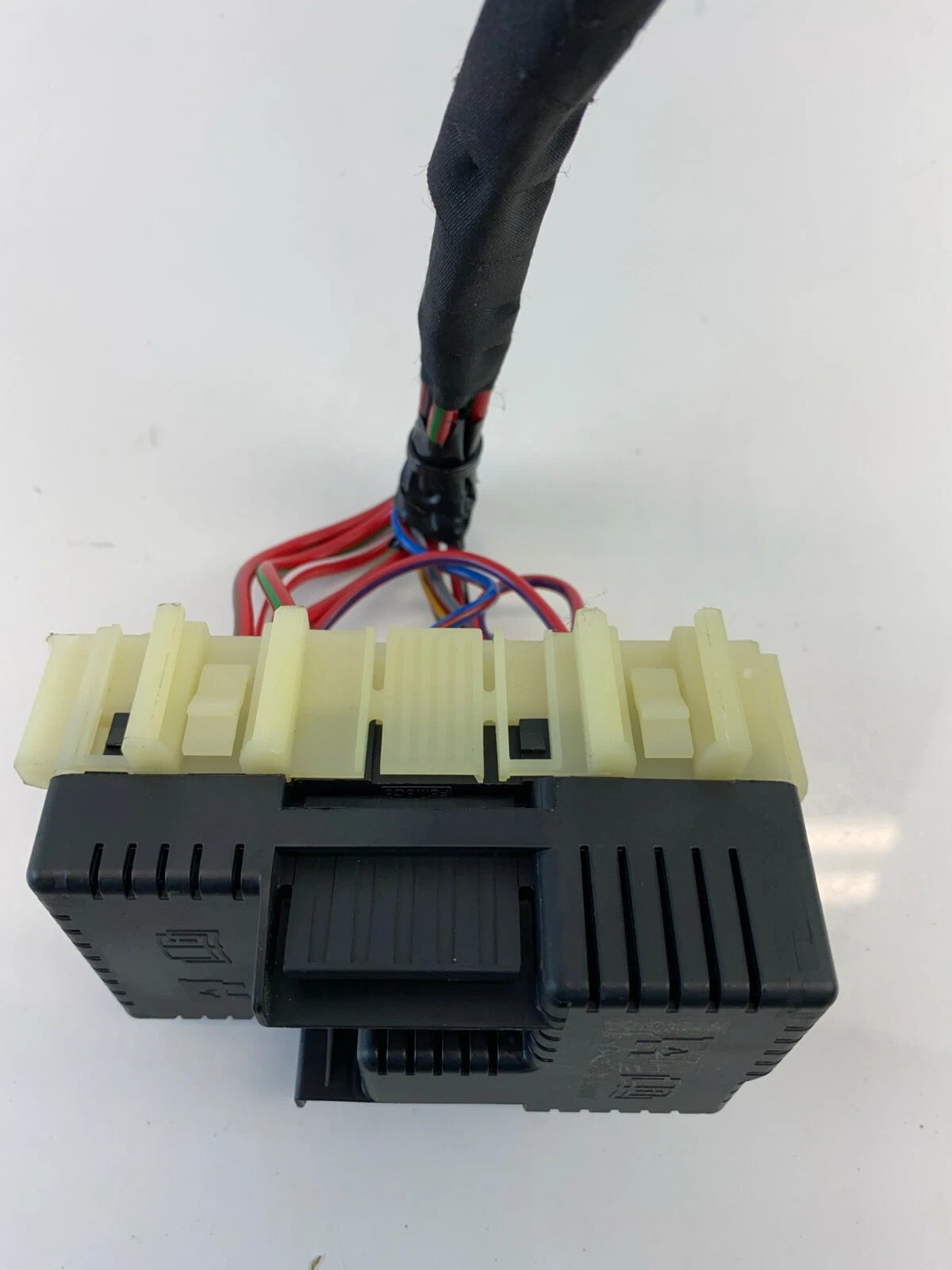 2010-2013 VOLVO S60 3.0L REAR TRUNK FUSE BOX RELAY W/ COVER 6G9T-14C507-AB OEM
