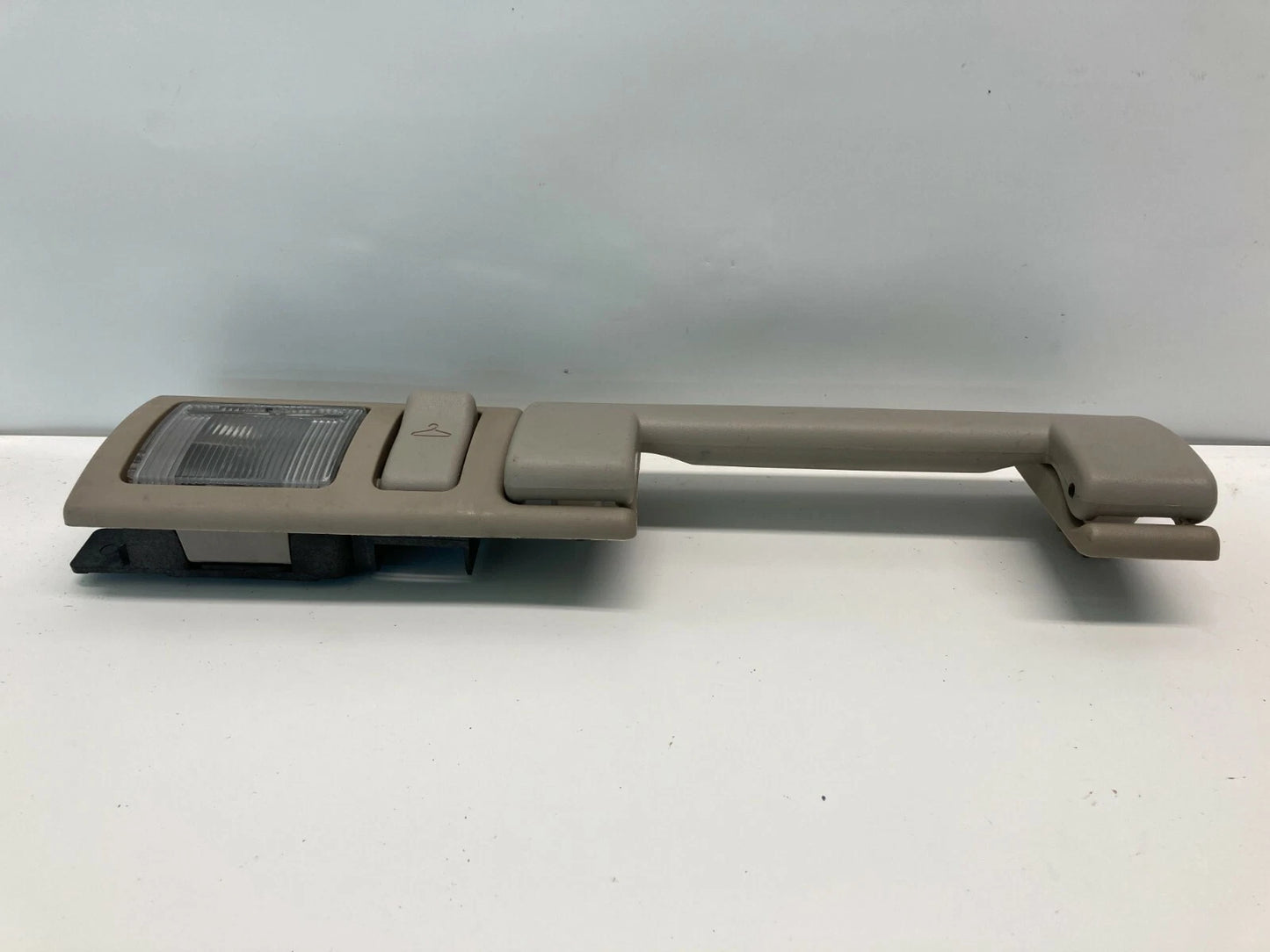 04-06 CHRYSLER PACIFICA REAR RIGHT ROOF GRAB HANDLE W/ READING COURTESY LIGHT