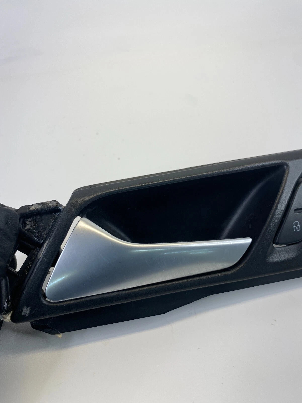 11-18 VOLKSWAGEN JETTA FRONT LEFT INTERIOR DOOR HANDLE W/ LOCK SWITCH 5C6837197A