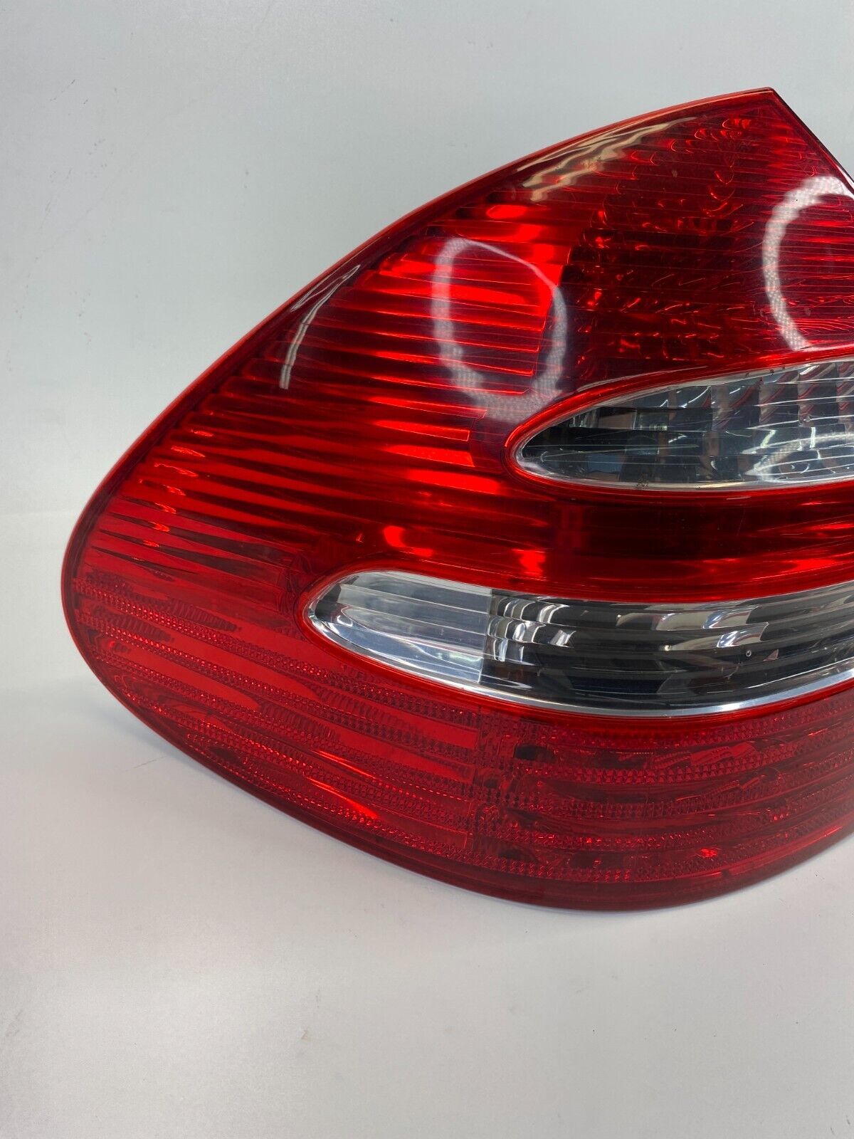 2003-2006 Mercedes Benz E500 Rear Left Driver Side Tail Light Lamp A2118200364