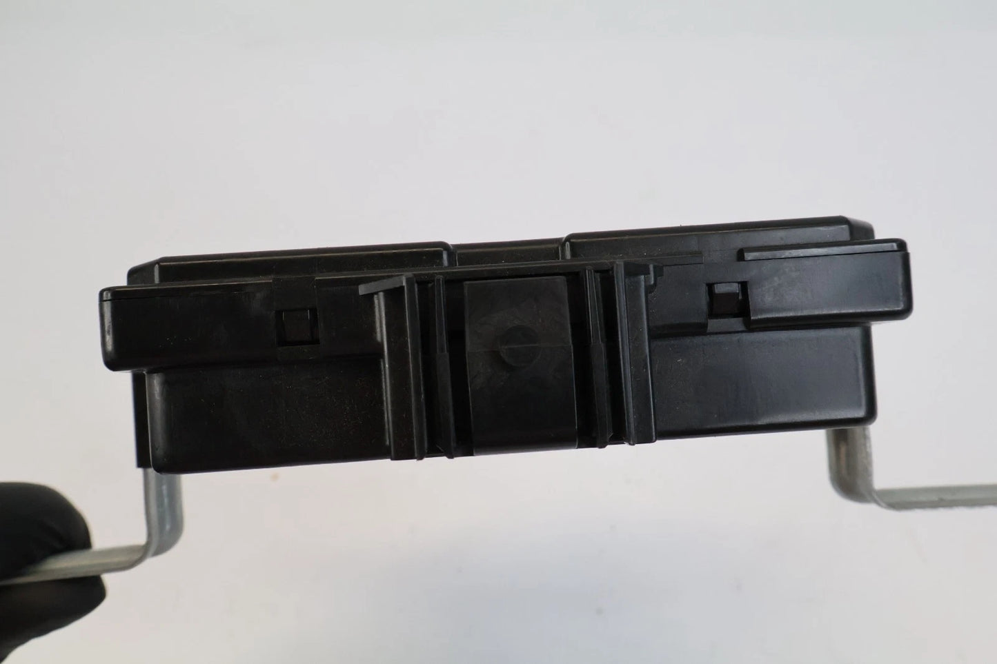 2010-2013 SUZUKI KIZASHI BODY CONTROL MODULE COMPUTER UNIT BCM BCU 39540-57L00