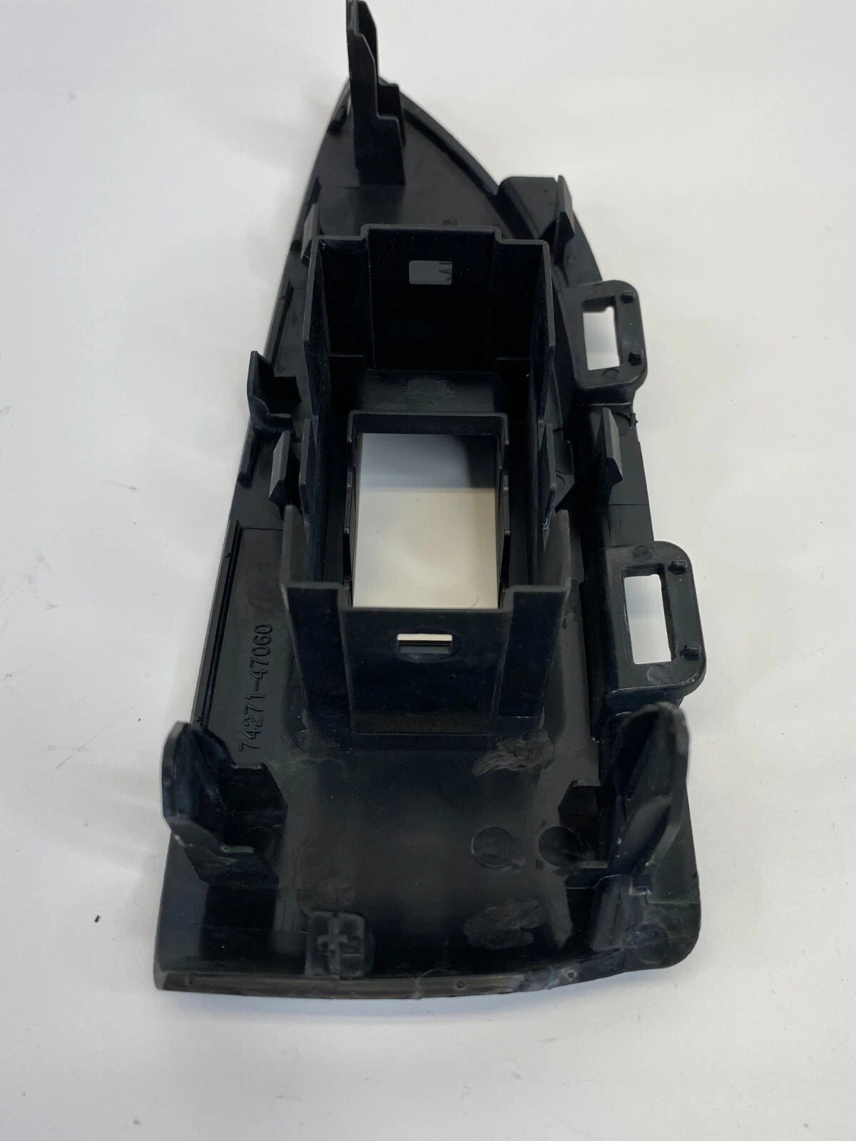 2010-2015 TOYOTA PRIUS REAR RIGHT SIDE DOOR POWER WINDOW SWITCH BEZEL 7427147060