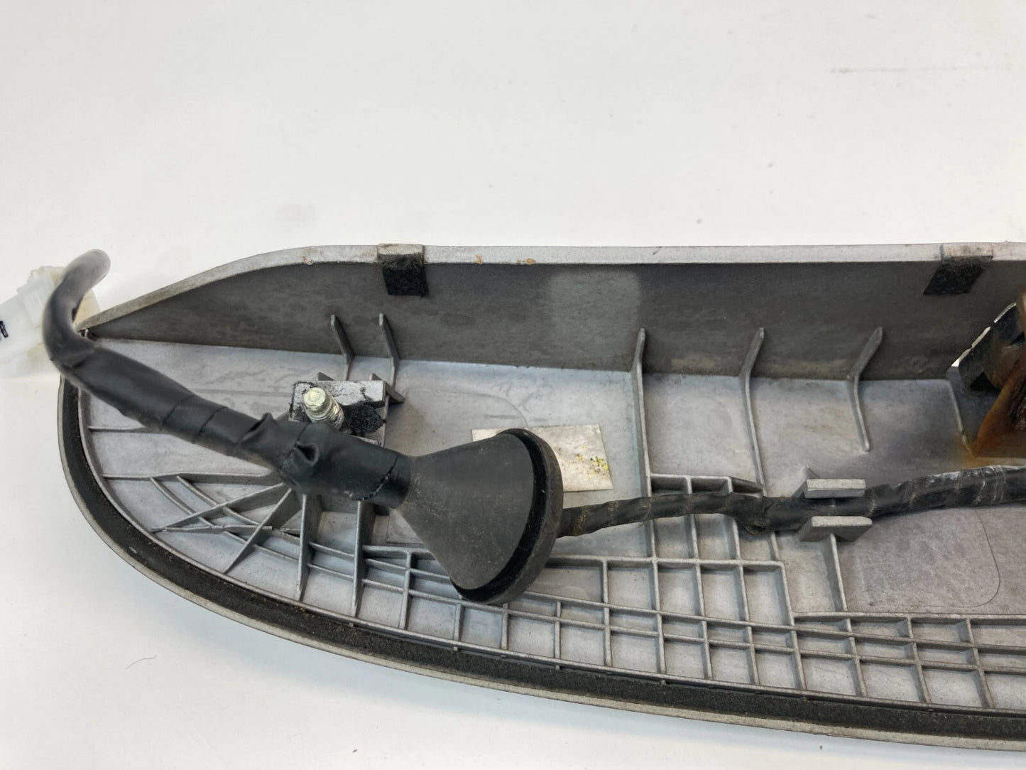 2006 2007 HYUNDAI ACCENT REAR LIFTGATE TAILGATE LICENSE MOLDING W/ EMBLEM & LAMP