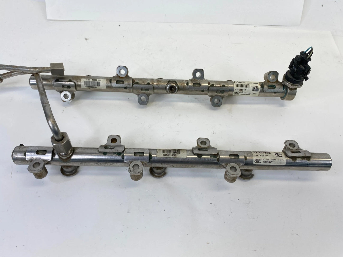 2016-2019 FORD EXPLORER INTERCEPTOR 3.5L V6 FUEL INJECTION RAIL ASSY OEM