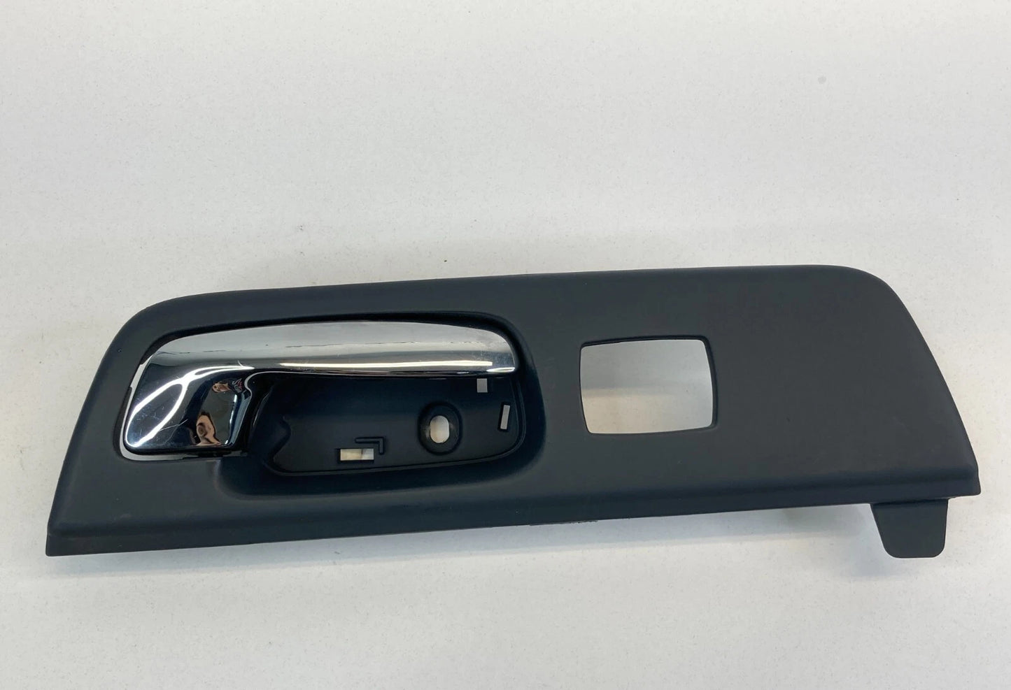 2006-2011 CADILLAC DTS REAR PASSENGER RIGHT INNER DOOR HANDLE BEZEL OEM PCABS002