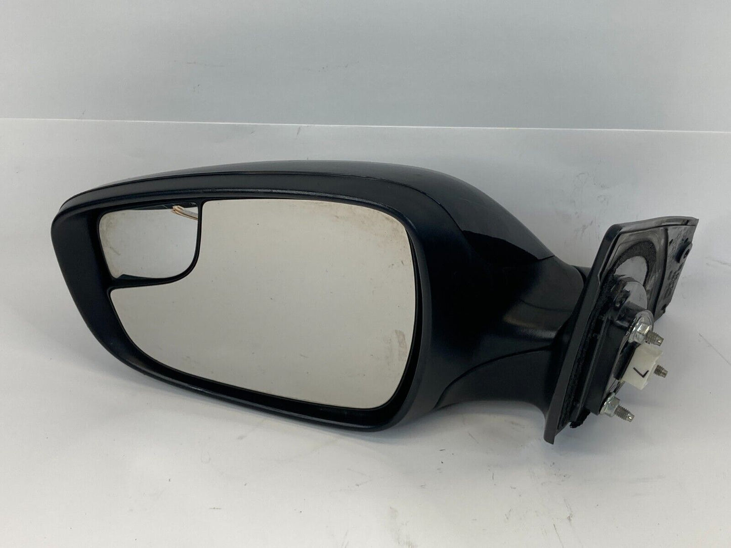 2014-2016 Hyundai Elantra Front Left Driver Side View Power Mirror E4023404 OEM