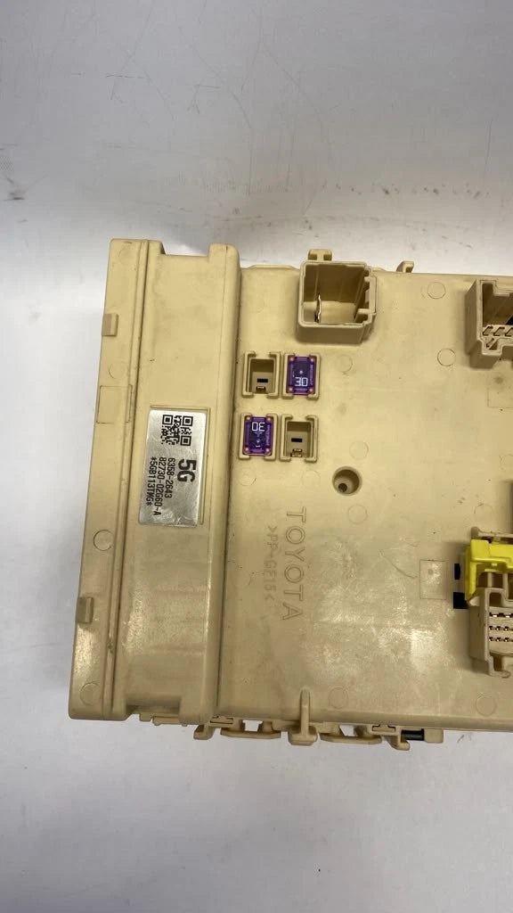 2014-2016 TOYOTA COROLLA FUSE BOX CABIN JUNCTION MULTIPLEX NETWORK 89221-02370