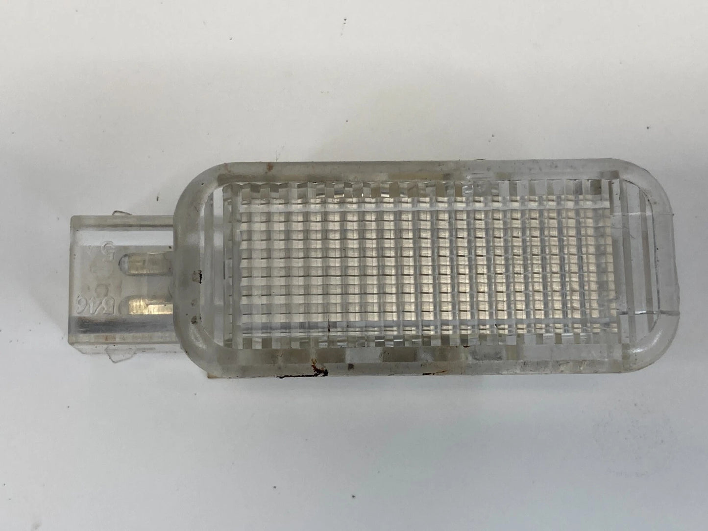 05-18 AUDI A6 QUATTRO GLOVE BOX LIGHT PANEL COURTESY LAMP LIGHT 8D0947415 OEM