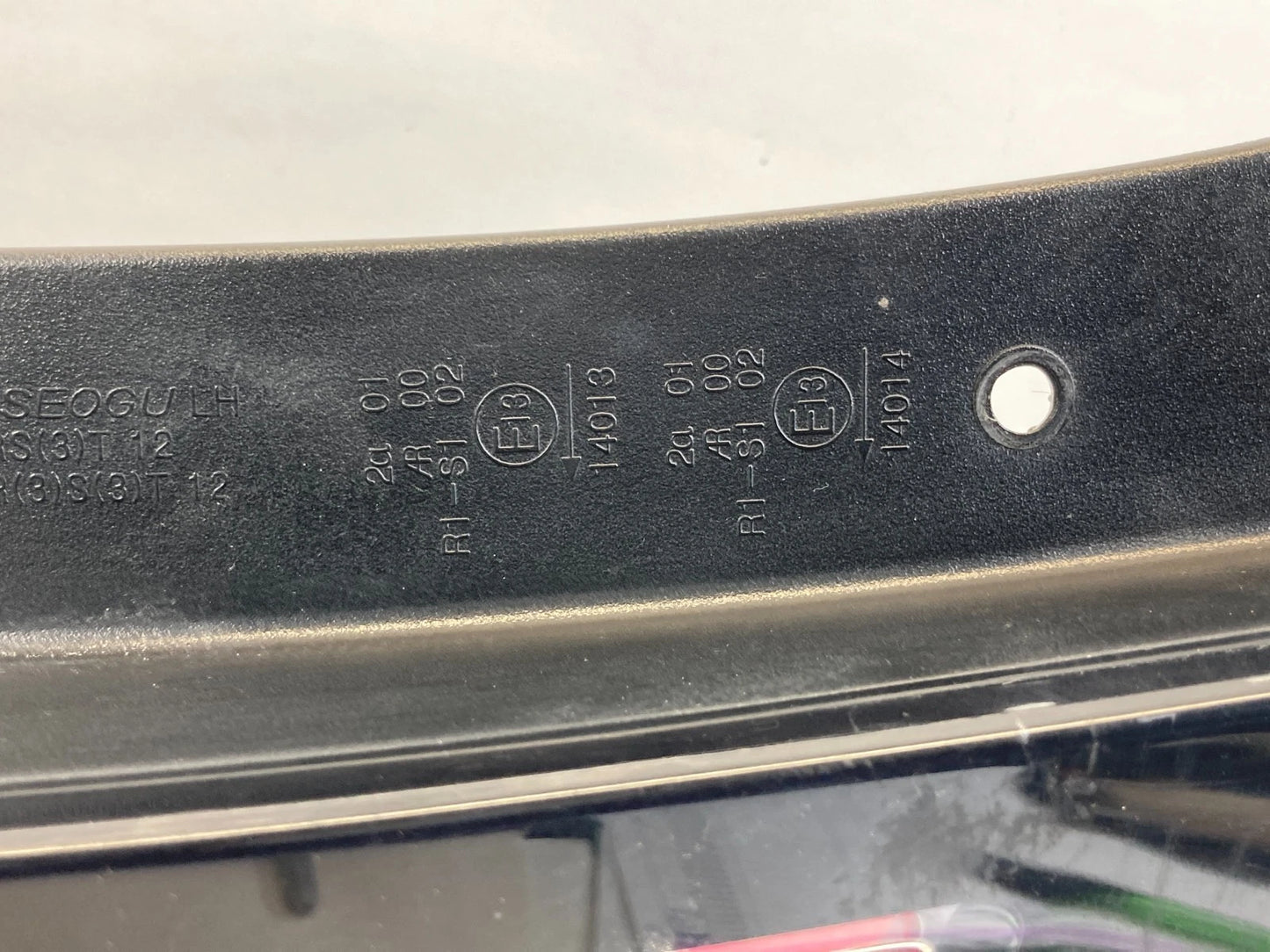 2014-2019 Kia Soul Rear Left Driver Side Tail Light Taillight Lamp 92401-B2