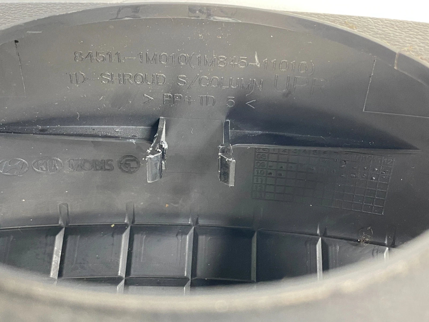 10-13 KIA FORTE STEERING COLUMN UPPER & LOWER COVER SHROUD TRIM 84511-1M010 OEM
