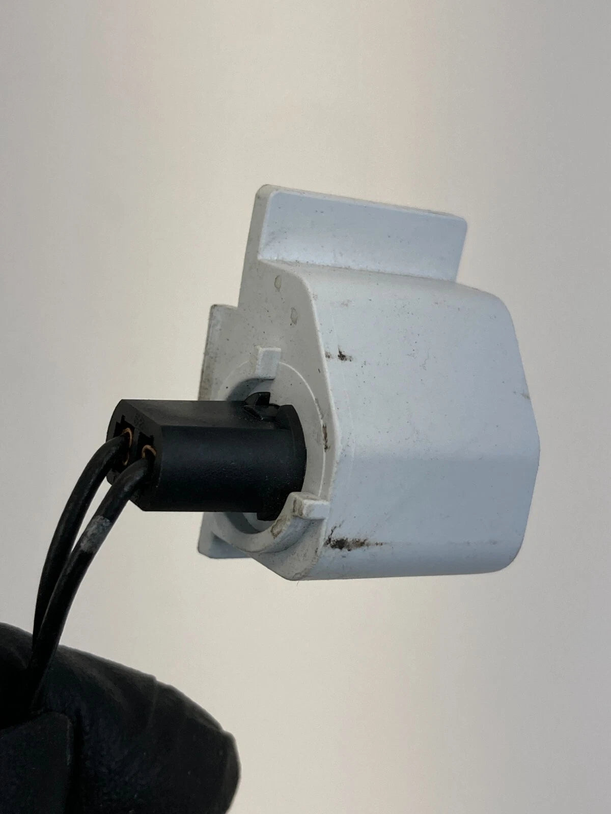 2001-2004 NISSAN PATHFINDER FRONT CENTER CONSOLE ASHTRAY ASH TRAY LIGHT LAMP