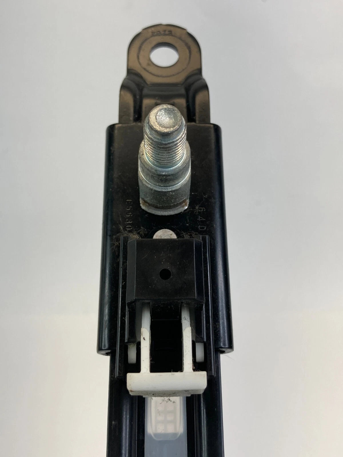 2006-2015 LEXUS IS250 FRONT RIGHT SIDE SEAT BELT HEIGHT ADJUSTER E563003 OEM