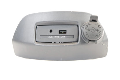 2010-2013 KIA SOUL PORT AUX IPOD USB INPUT POWER SOCKET W/ BEZEL 84746-2K100 OEM