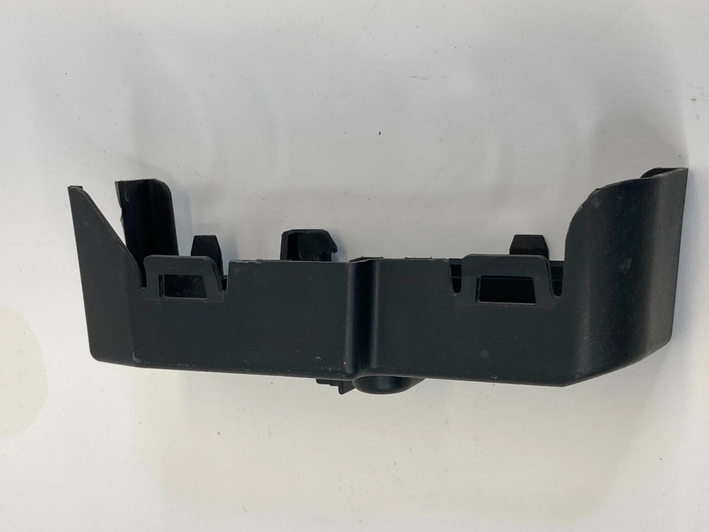 2013-2015 CHEVROLET MALIBU 2.5 ENGINE COMPARTMENT SIDE FUSE BLOCK TRIM COVER OEM