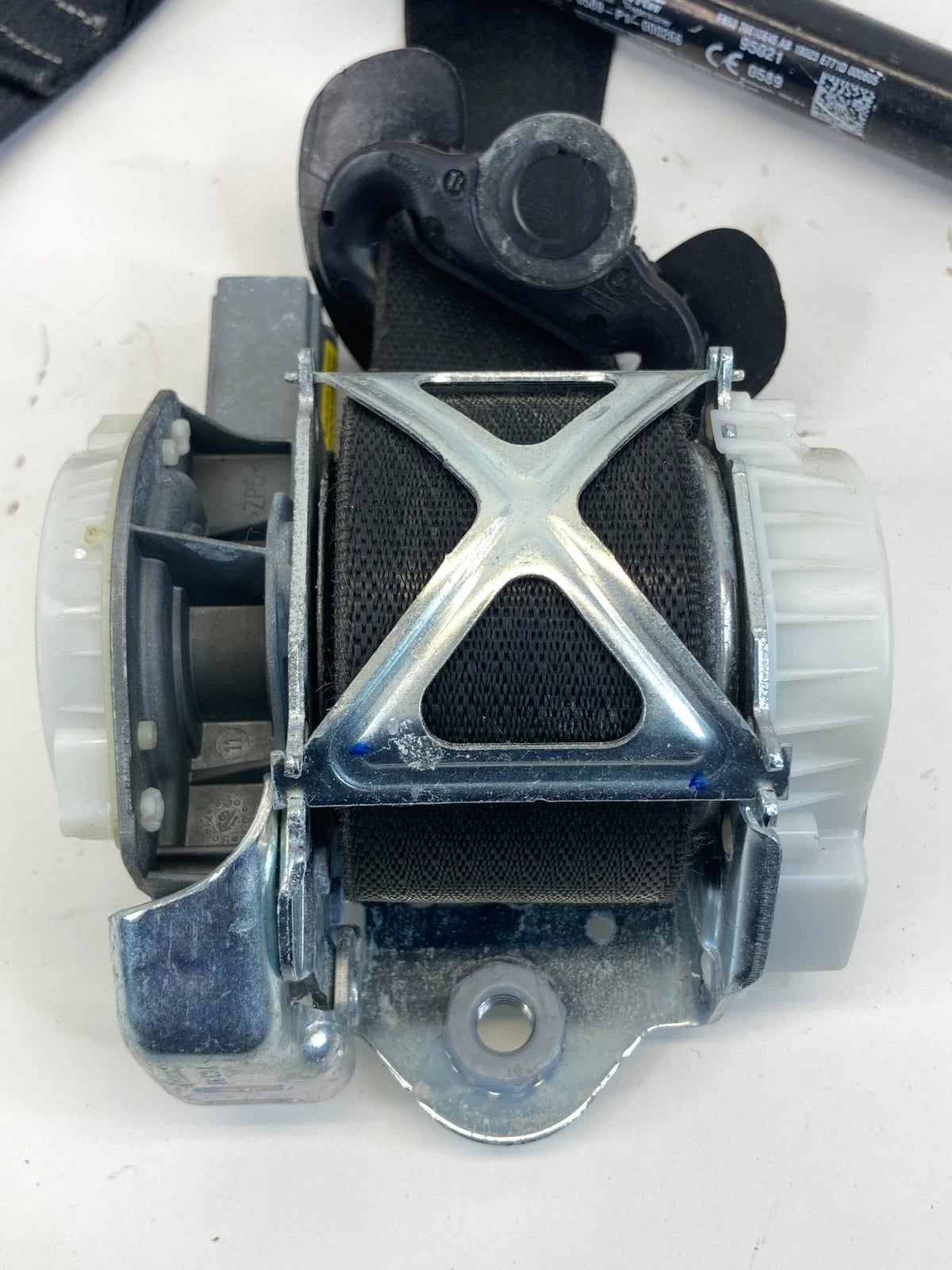 2016-2019 FORD EXPLORER INTERCEPTOR UTILITY FRONT LEFT SIDE SEAT BELT RETRACTOR