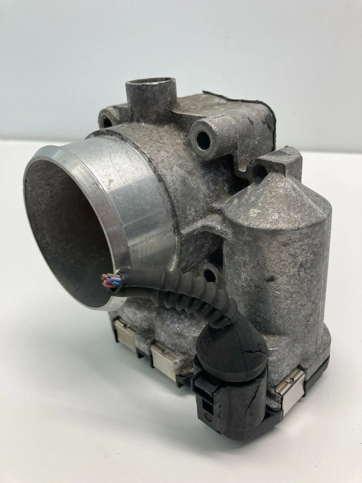 2001-2005 VOLKSWAGEN PASSAT 1.8L TURBO THROTTLE BODY ASSEMBLY 06B-133-062-M OEM