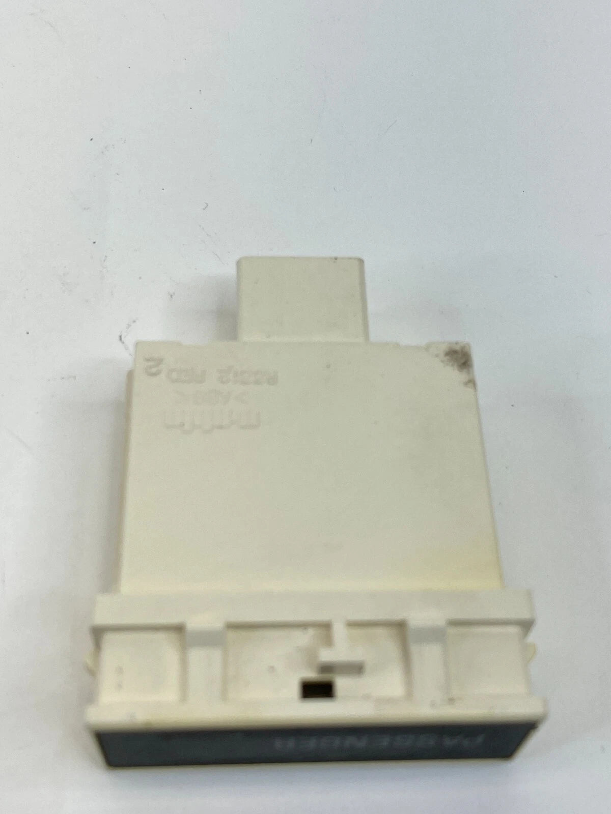 2004-2012 MITSUBISHI GALANT DASH RH PASSENGER SEAT BELT SWITCH INDICATOR LIGHT