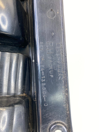2001-2007 FORD ESCAPE PASSENGER RIGHT SIDE REAR TAILLIGHT LAMP 4L84-13B504-D OEM