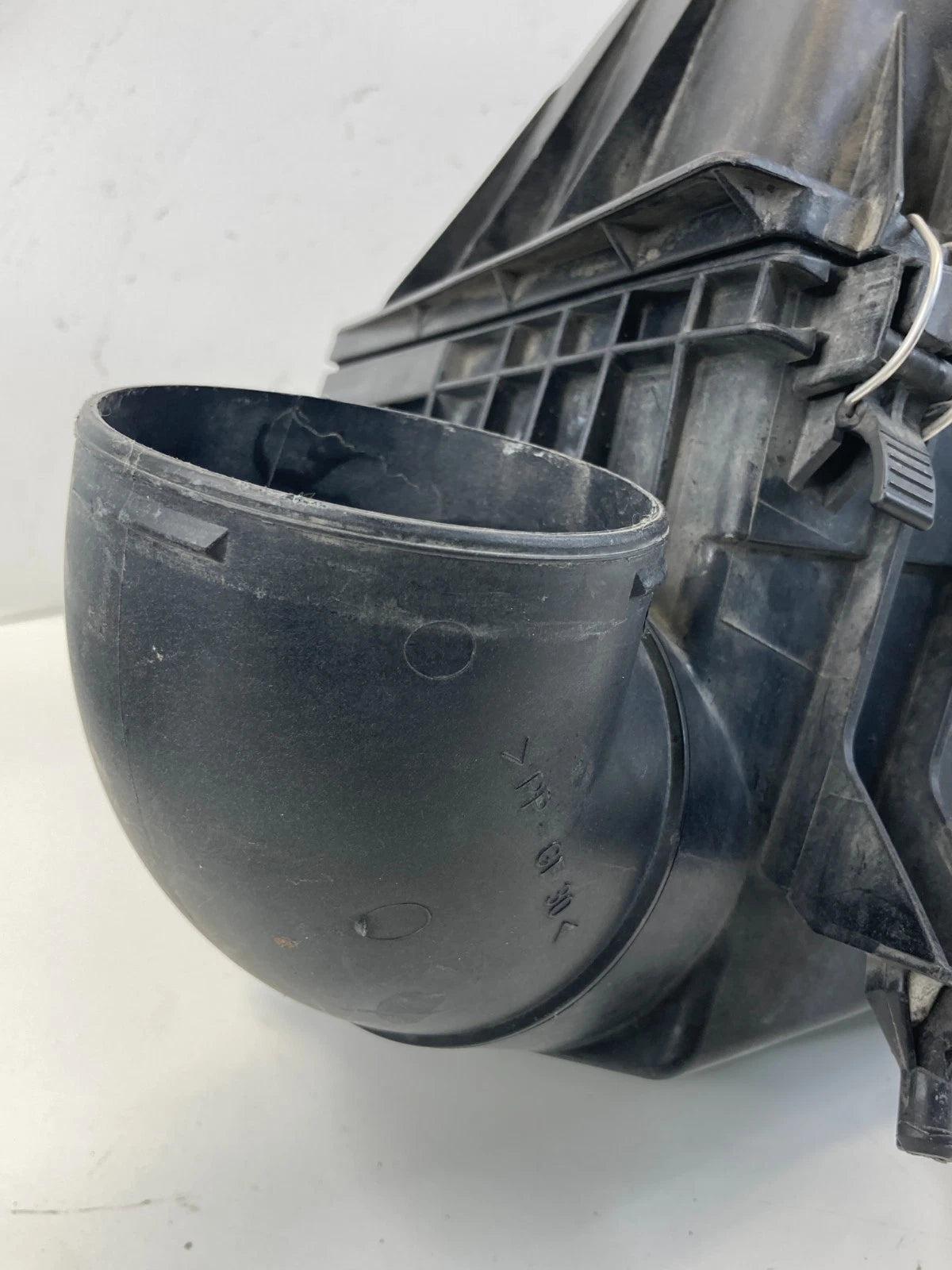 98-02 MERCEDES-BENZ E430 4.3L AIR CLEANER INTAKE FILTER BOX ASSY A604-094-05-04