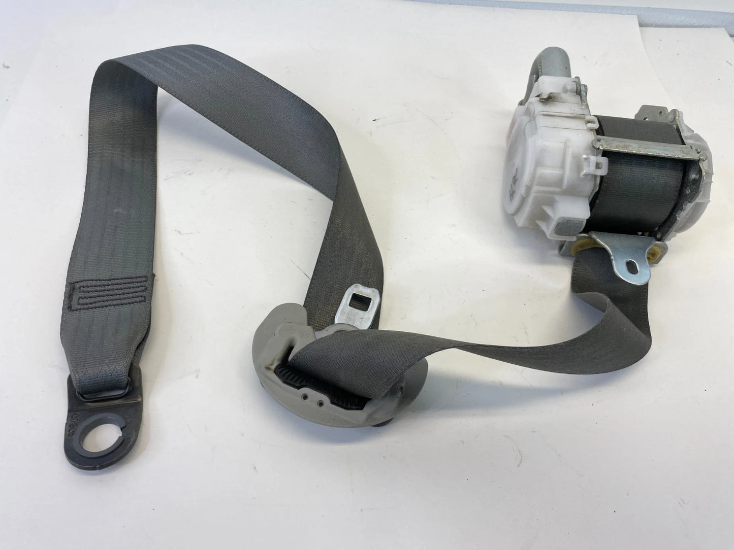 10-15 TOYOTA PRIUS FRONT RIGHT PASSENGER SEAT BELT RETRACTOR GRAY 7S8560-P OEM