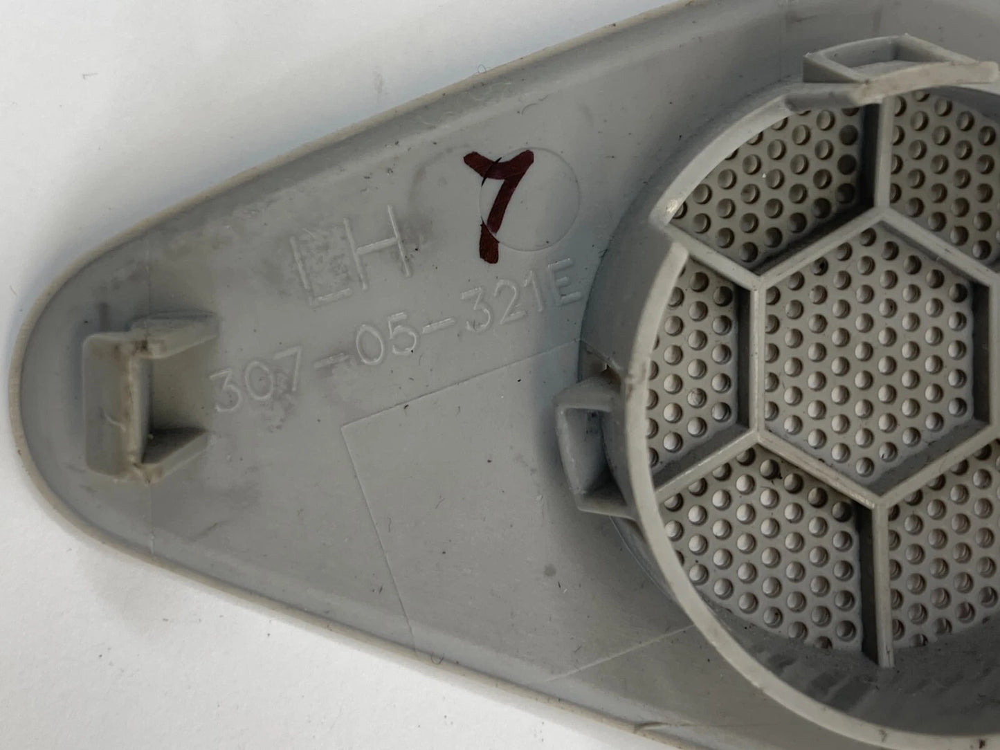 2007-2016 GMC ACADIA FRONT LEFT PILLAR SPEAKER GRILLER COVER TRIM 30705321E OEM