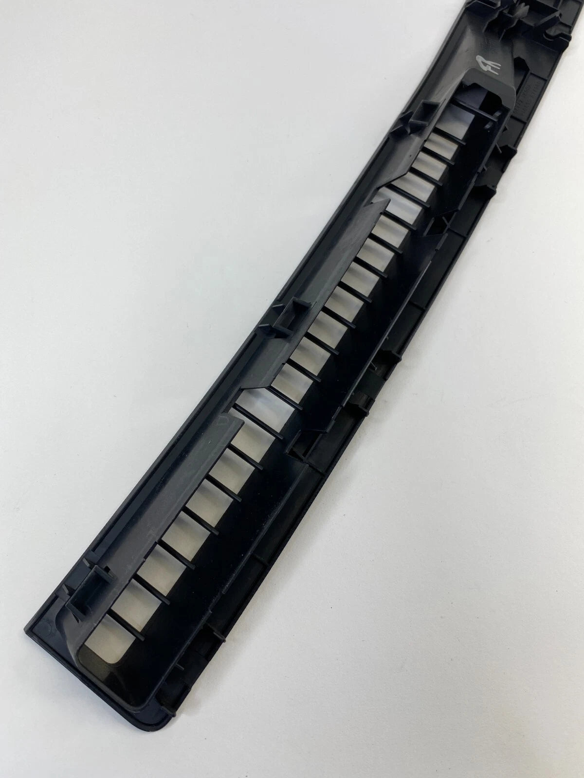 2008-2013 INFINITI G37 DASH RIGHT PASSENGER DEFROSTER GRILLE TRIM 68742-JK00A