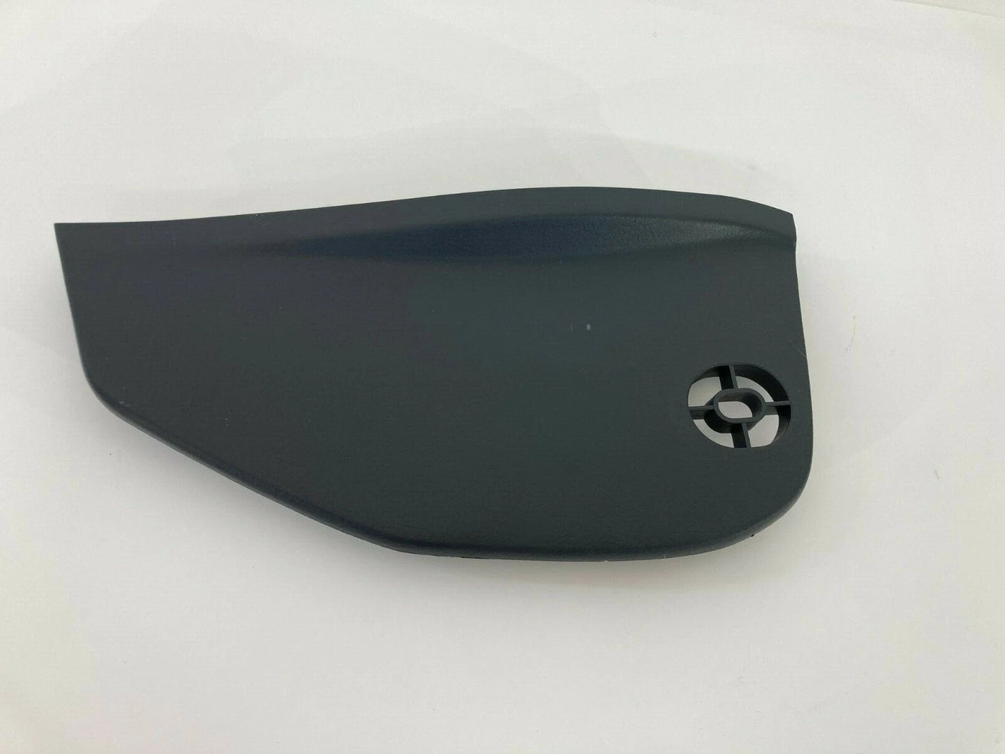 2003-2009 KIA SORENTO FRONT LEFT DASHBOARD END CAP COVER PLASTIC OEM 847303E000