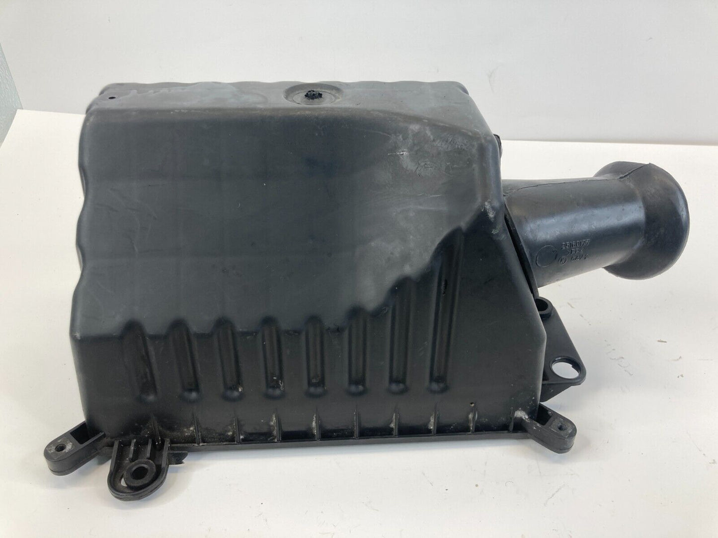 1998-2003 Chevrolet S10 Air Intake Cleaner Filter Box Housing Lower 25099905 OEM