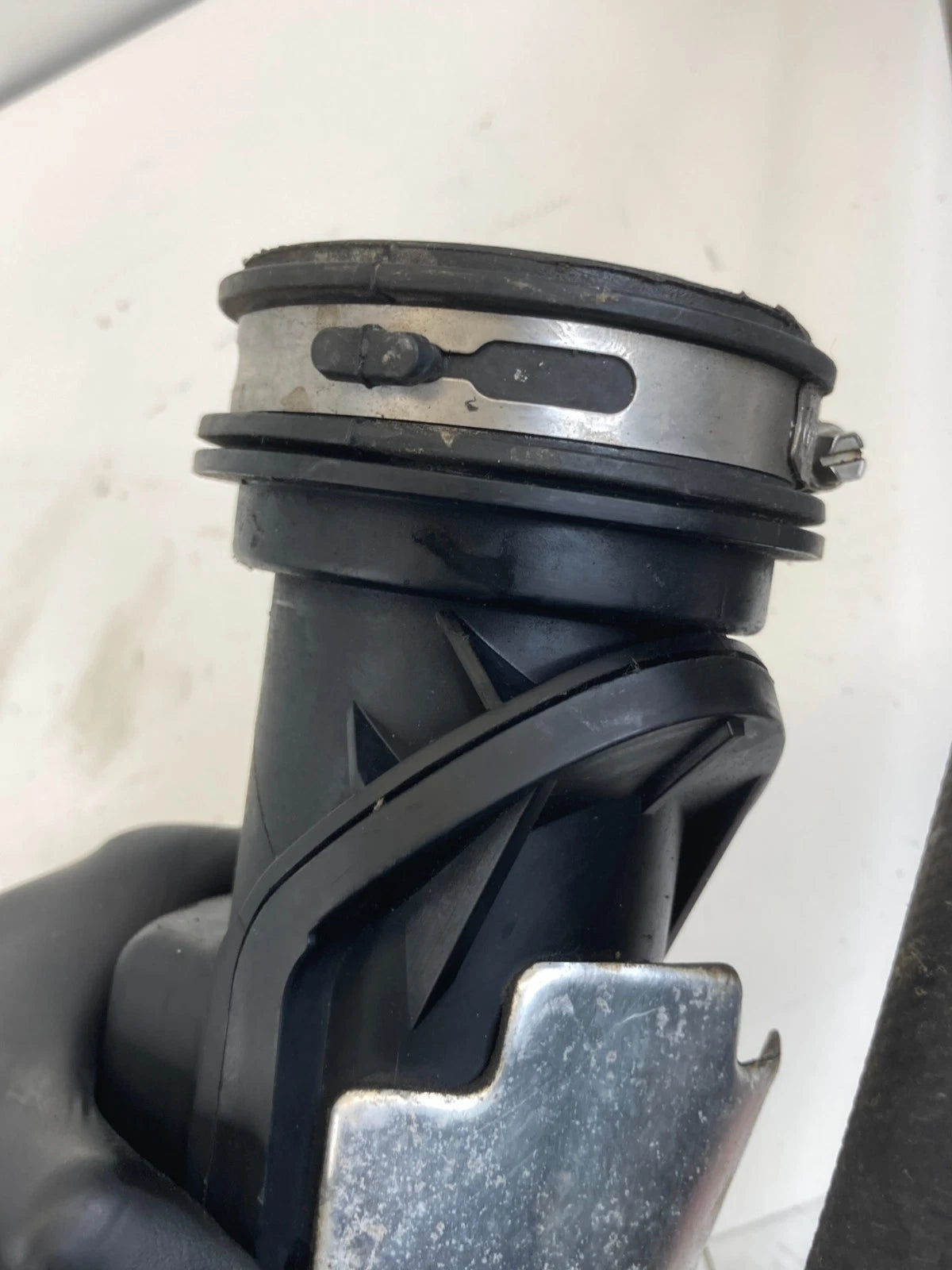 2015-2018 FORD EDGE 2.0L L4 ENGINE AIR INTAKE HOSE INLET DUCT F2G3-9R504-BD OEM