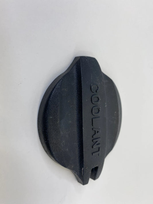 13-18 HYUNDAI SANTA FE SPORT RADIATOR ENGINE COOLANT RESERVOIR TANK CAP COVER