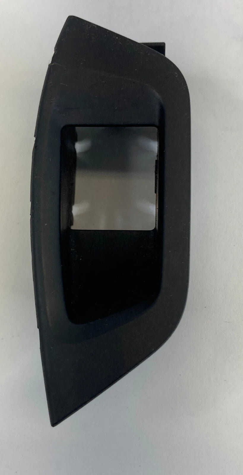 12-19 VOLKSWAGEN PASSAT FRONT LEFT DOOR TRUNK SWITCH BEZEL COVER 561863349 OEM