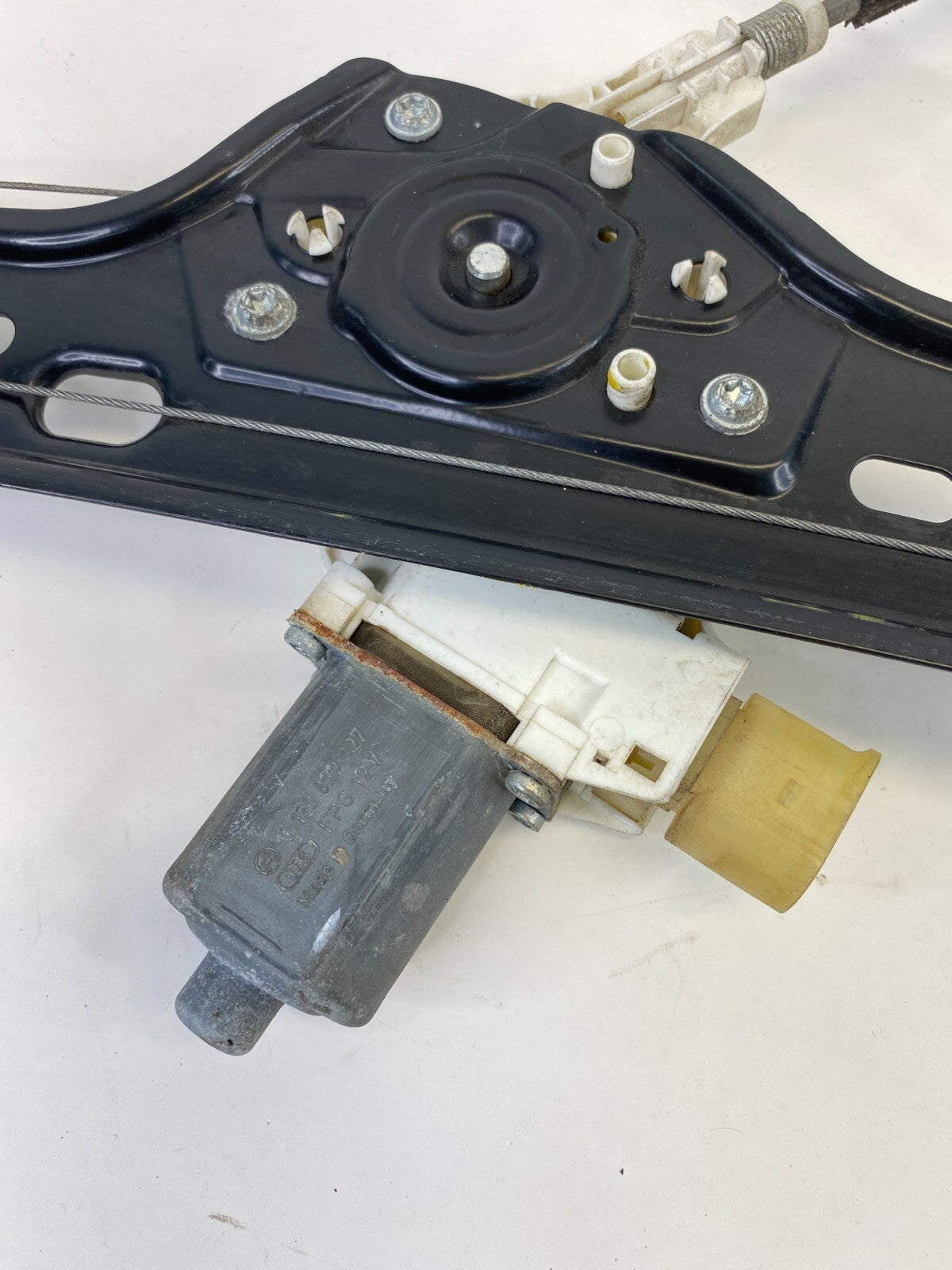 2006 BMW 330xi 330i Front Right Door Power Window Regulator Motor 0130822227