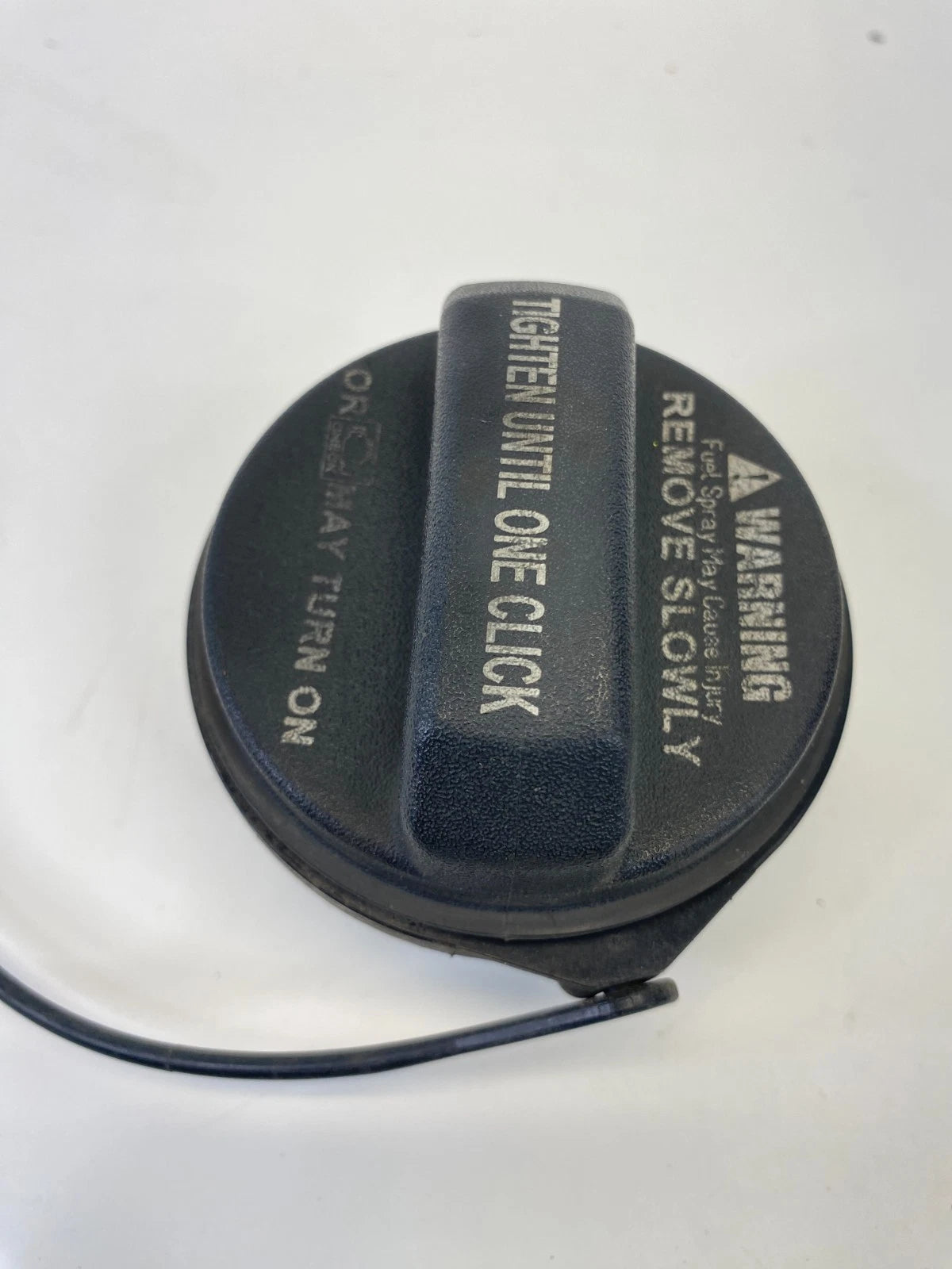 2006-2022 HYUNDAI ACCENT FUEL GAS TANK FILLER CAP WITH TETHER UNIT OEM FACTORY