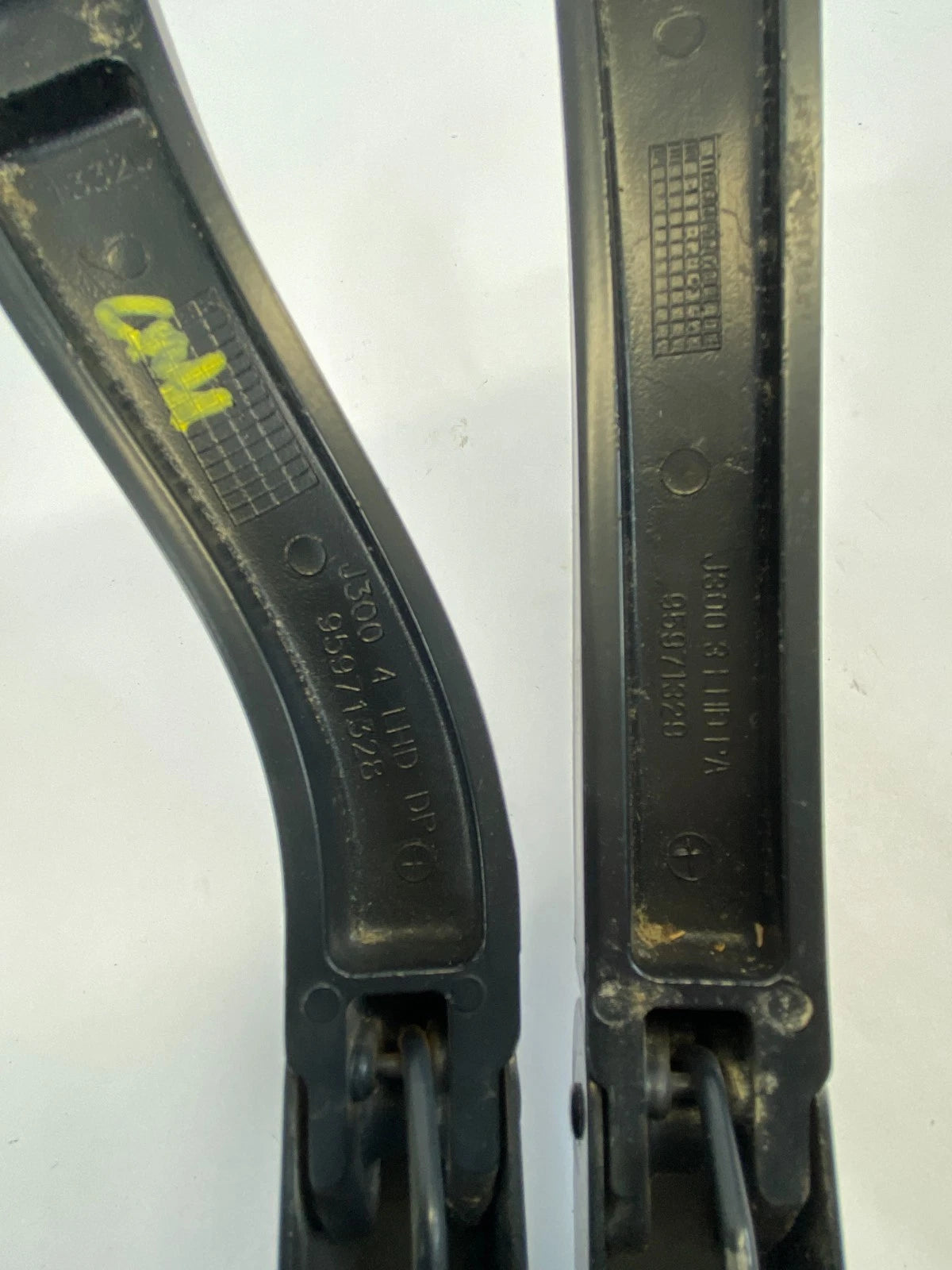 2011-2016 CHEVROLET CRUZE FRONT LEFT AND RIGHT WIPER ARM PAIR SET OEM