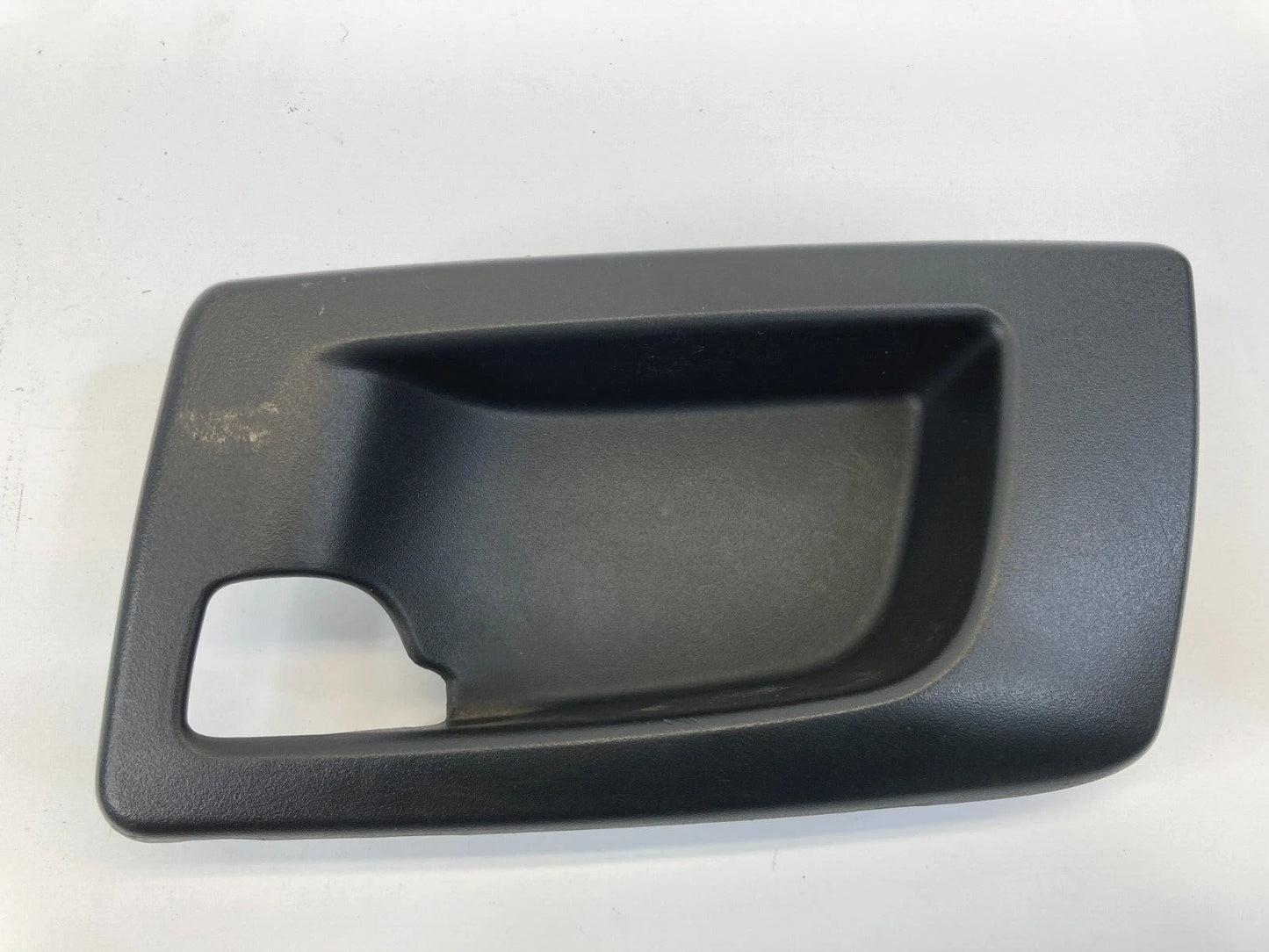 04-06 SRX 03-07 CADILLAC CTS REAR LEFT DOOR INNER HANDLE BEZEL TRIM 25752965 OEM