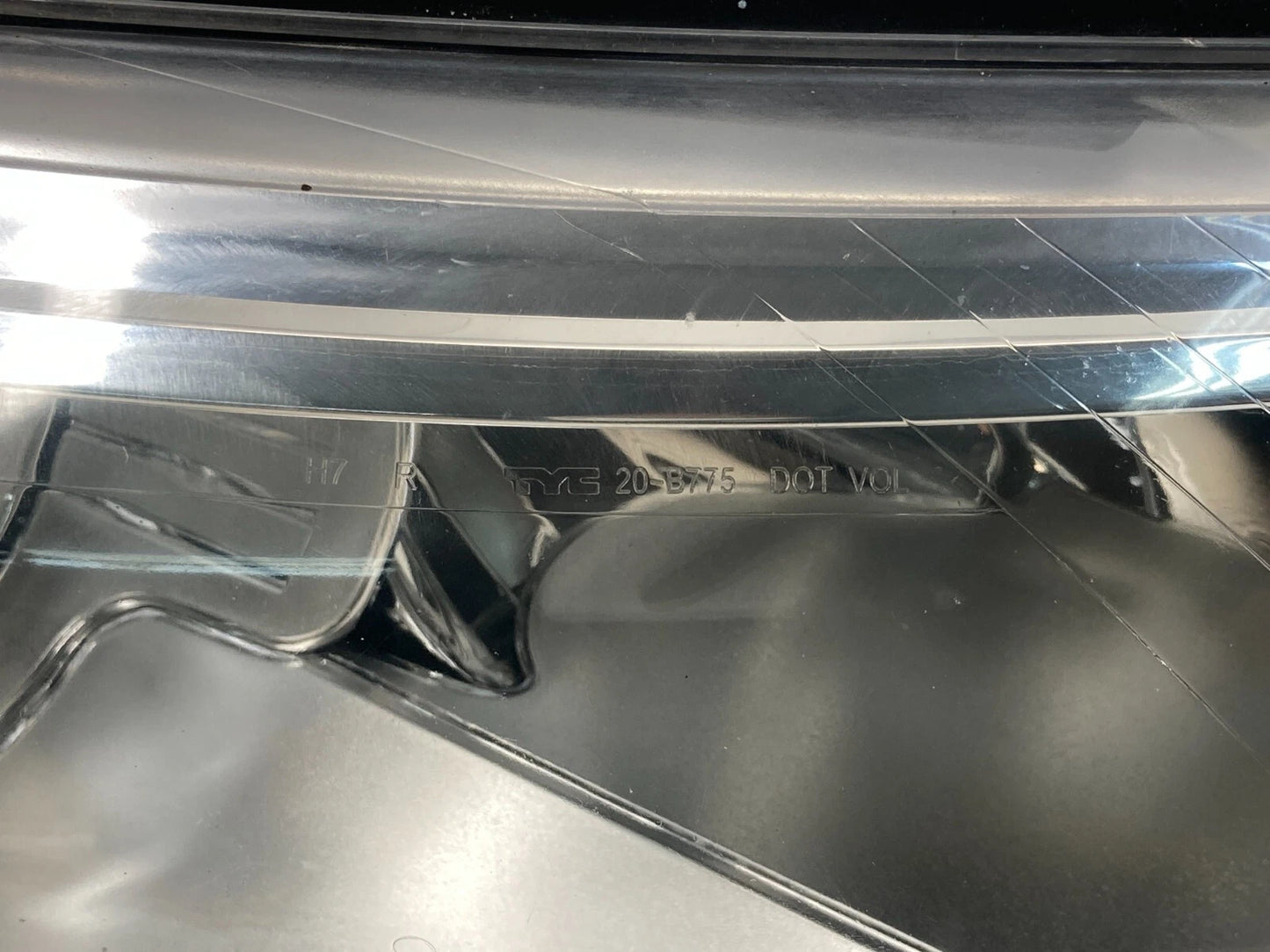 2009-2012 VOLKSWAGEN CC FR RIGHT PASSENGER HEADLIGHT HEADLAMP 20905300 AFTERMKT